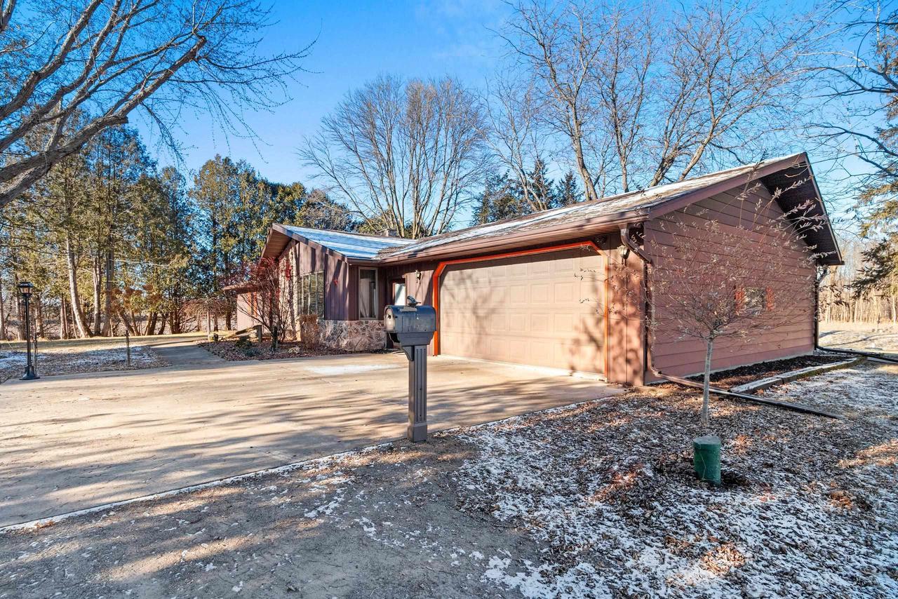 W1288 HICKORY DRIVE