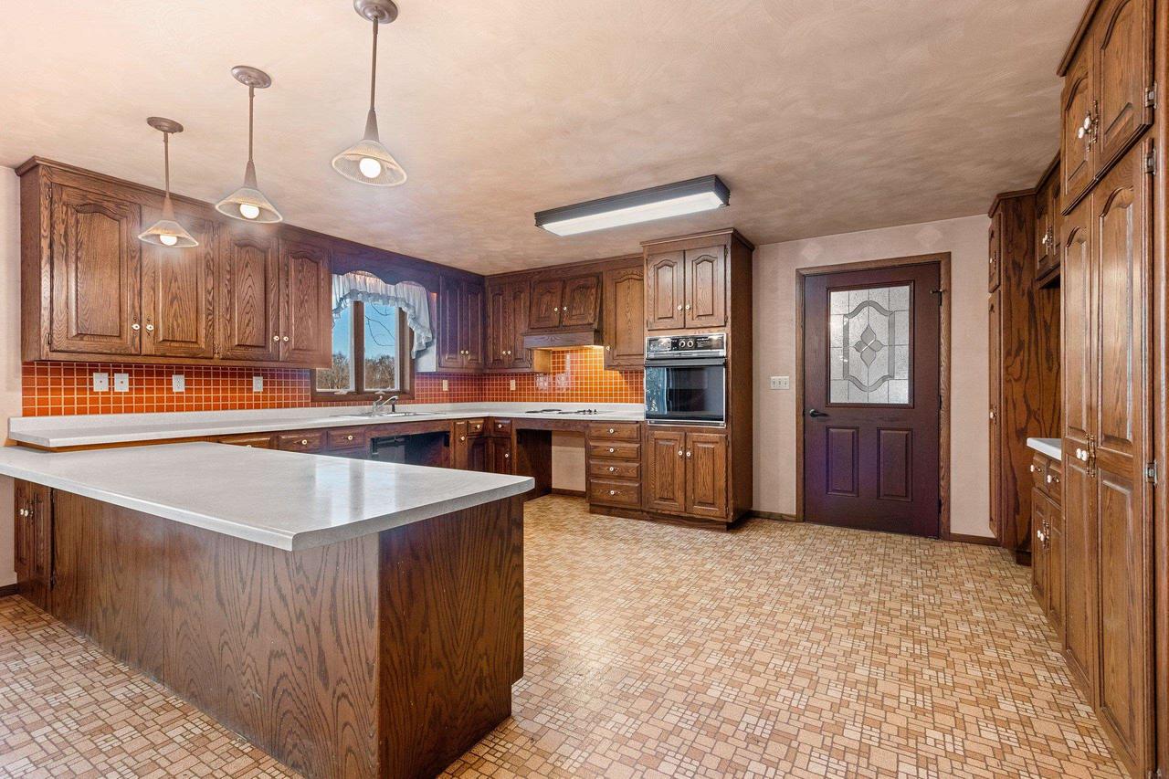 W1288 HICKORY DRIVE