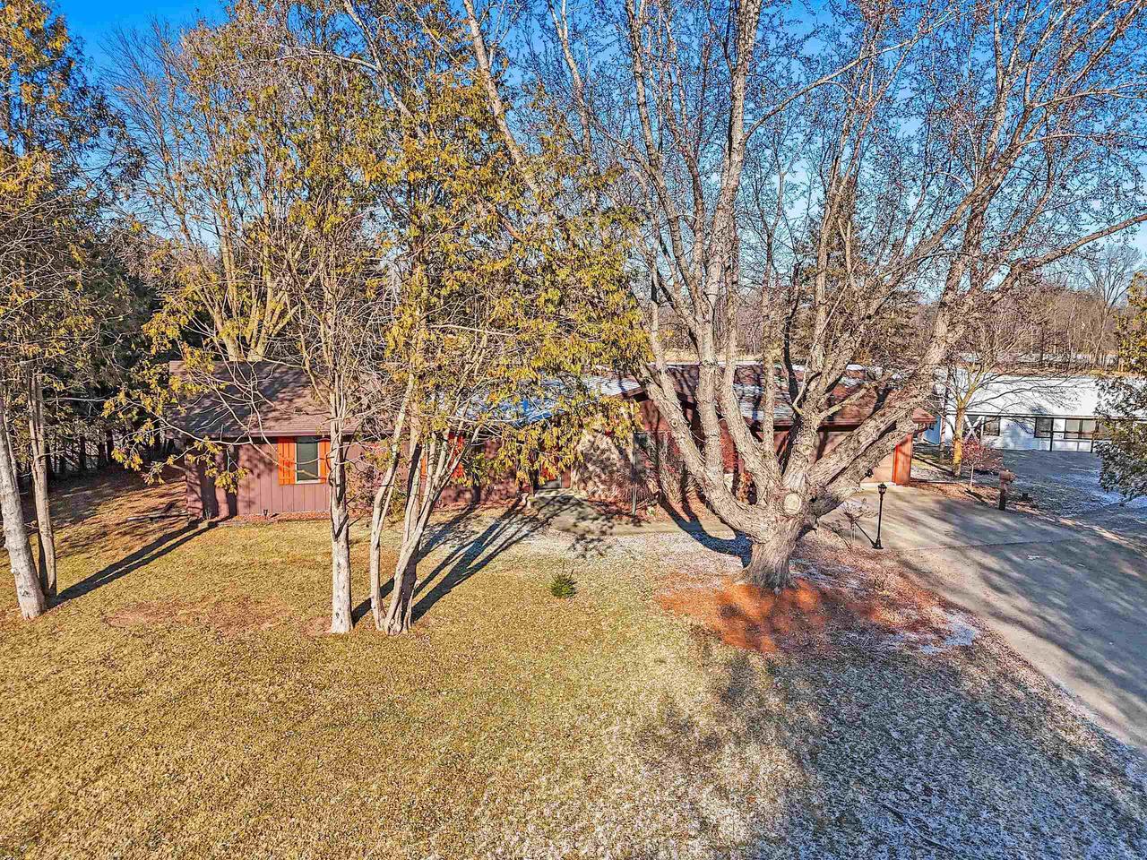 W1288 HICKORY DRIVE