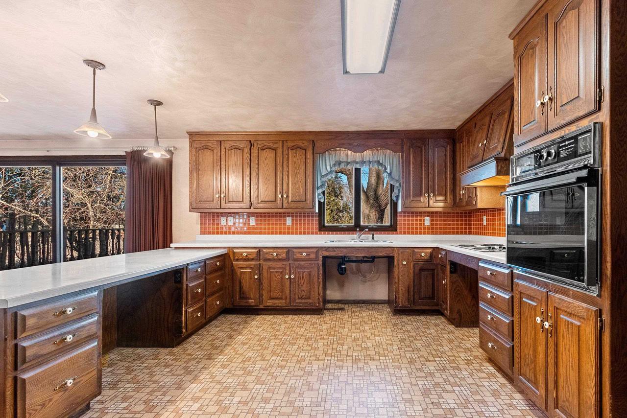 W1288 HICKORY DRIVE