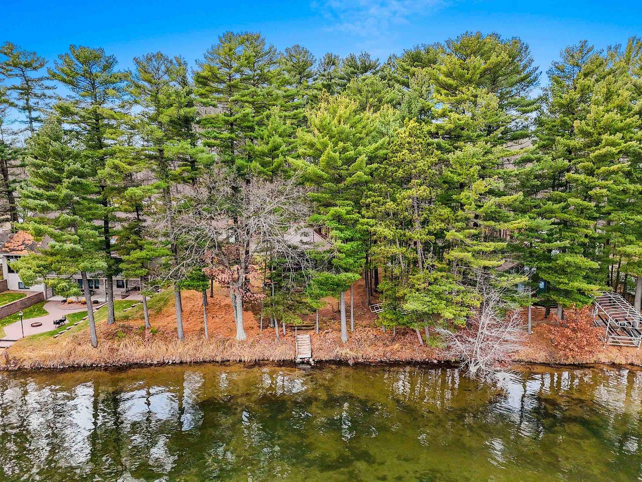 N2706 NORTH SHORE DRIVE