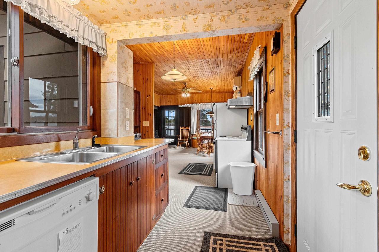 N2706 NORTH SHORE DRIVE