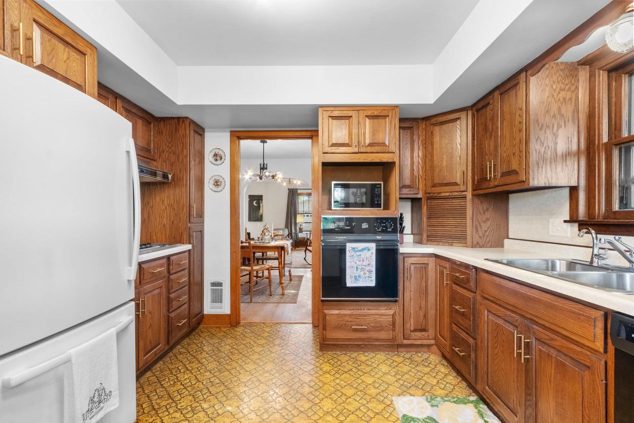 302 RIVER HEIGHTS