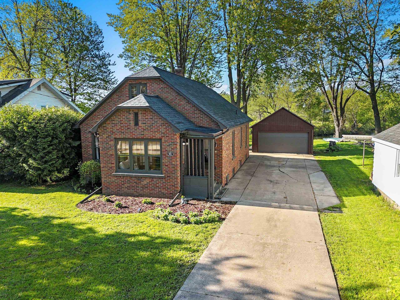 302 RIVER HEIGHTS