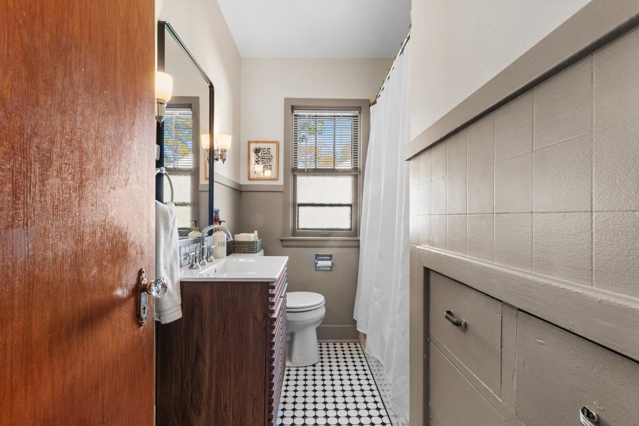 302 RIVER HEIGHTS