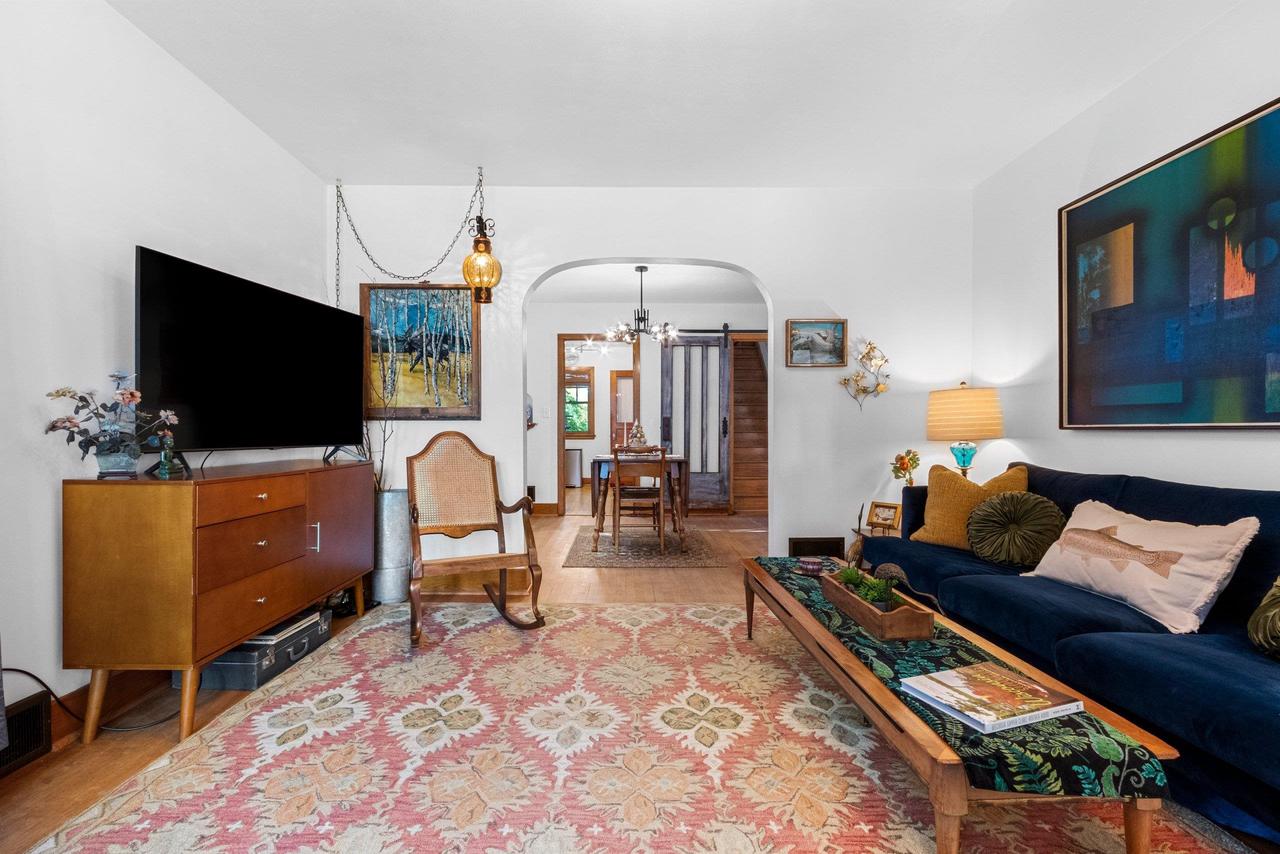 302 RIVER HEIGHTS