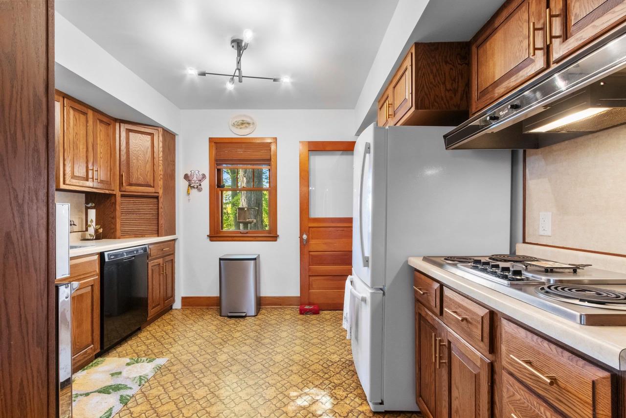 302 RIVER HEIGHTS