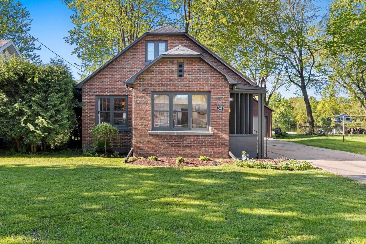 302 RIVER HEIGHTS