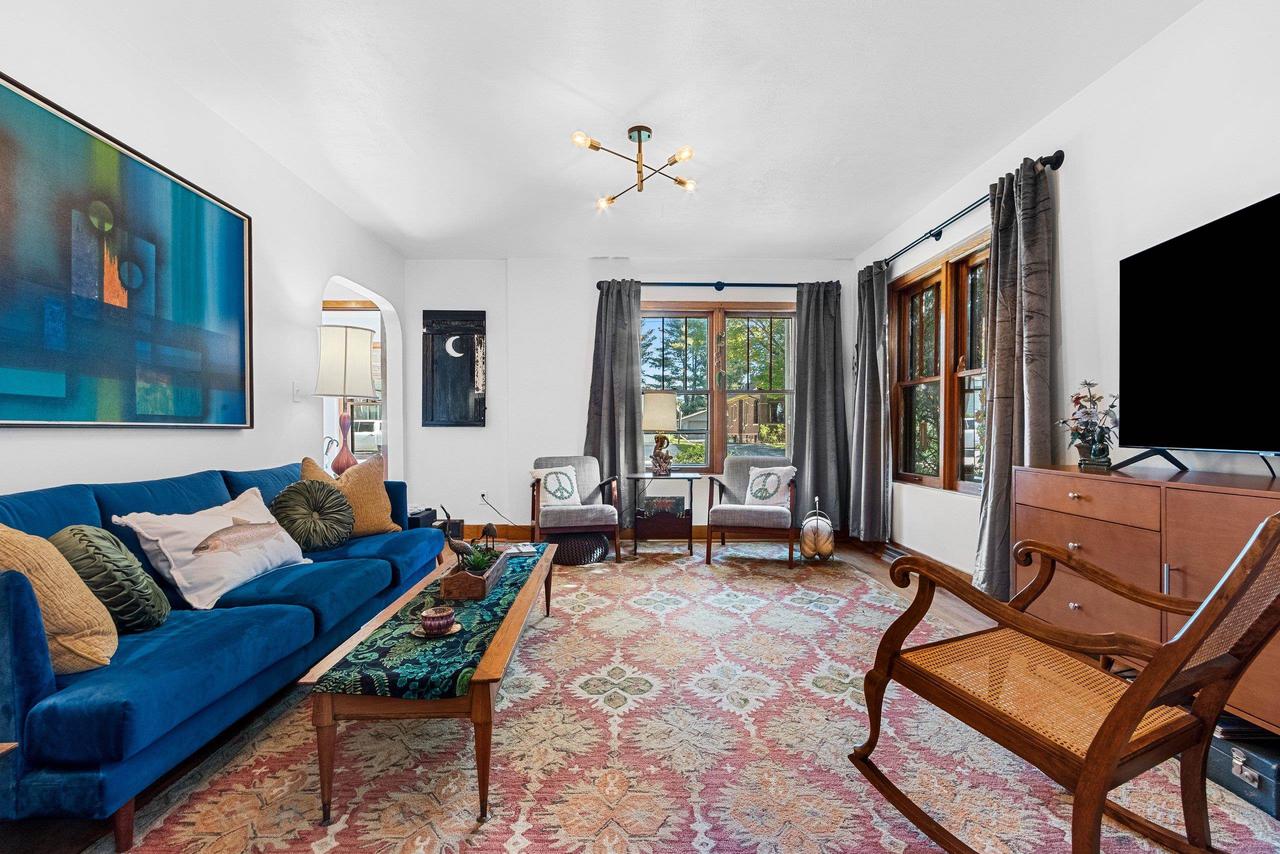 302 RIVER HEIGHTS