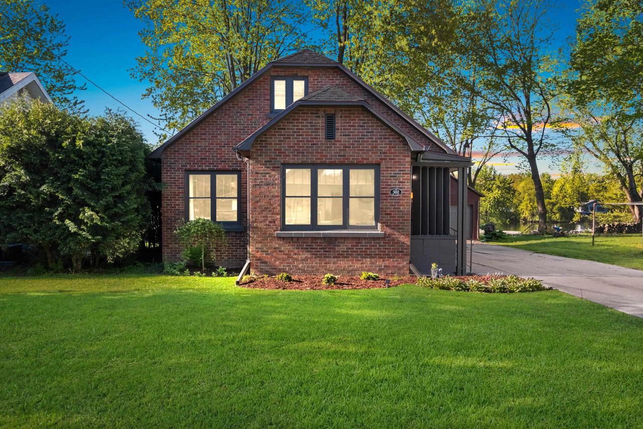 302 RIVER HEIGHTS