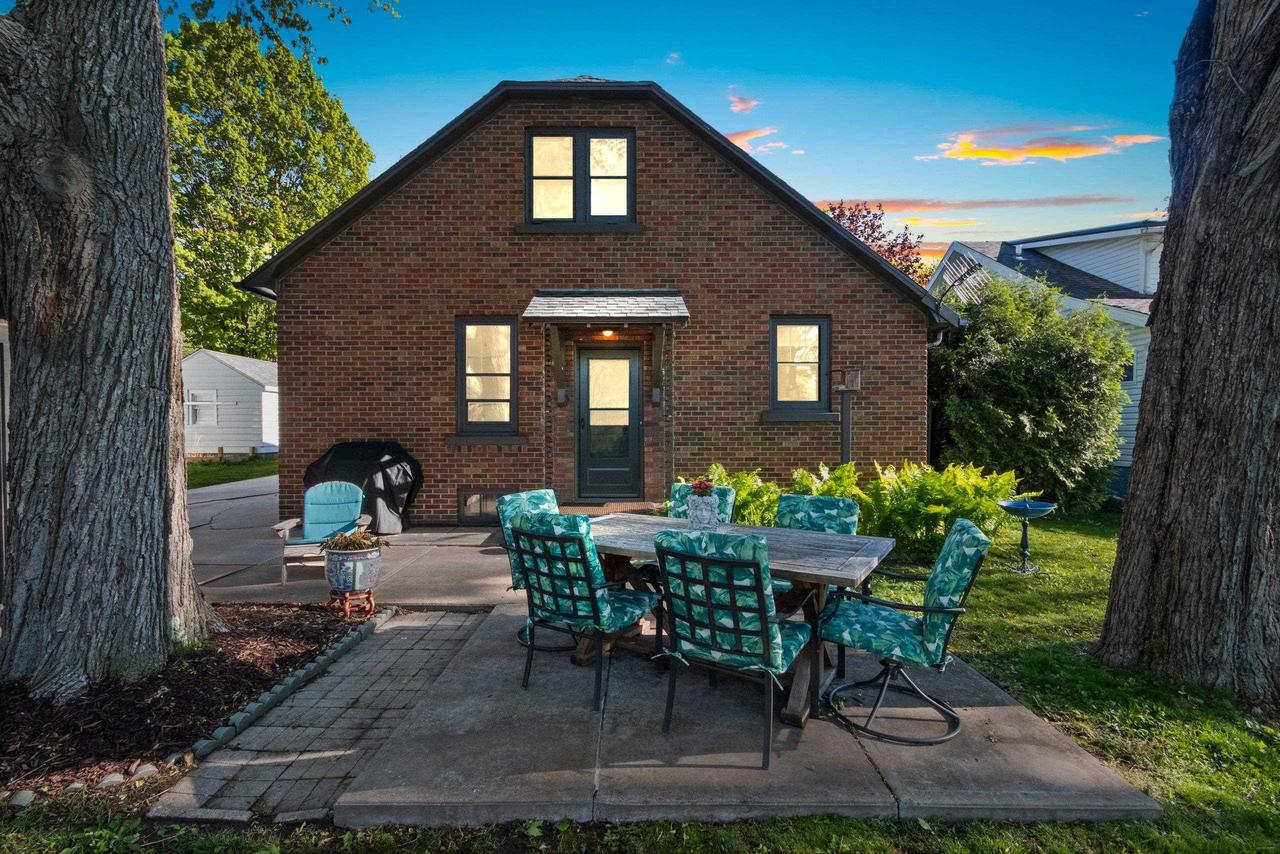 302 RIVER HEIGHTS