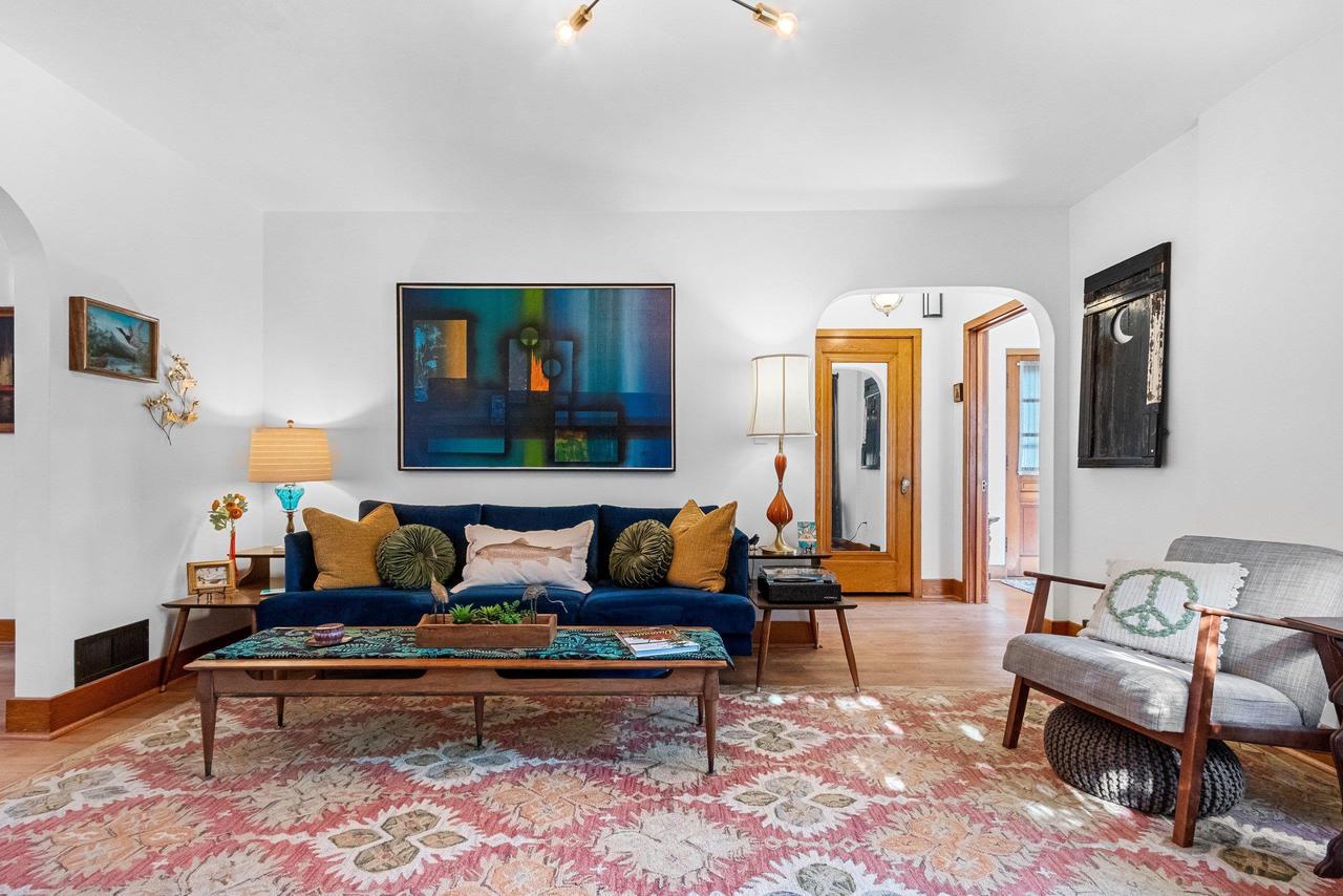 302 RIVER HEIGHTS