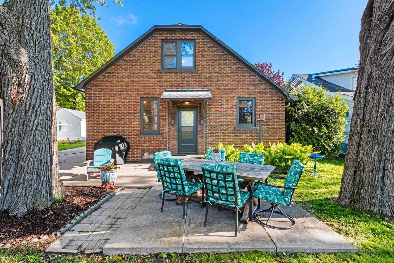 302 RIVER HEIGHTS