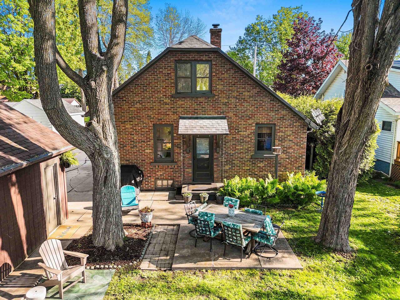302 RIVER HEIGHTS