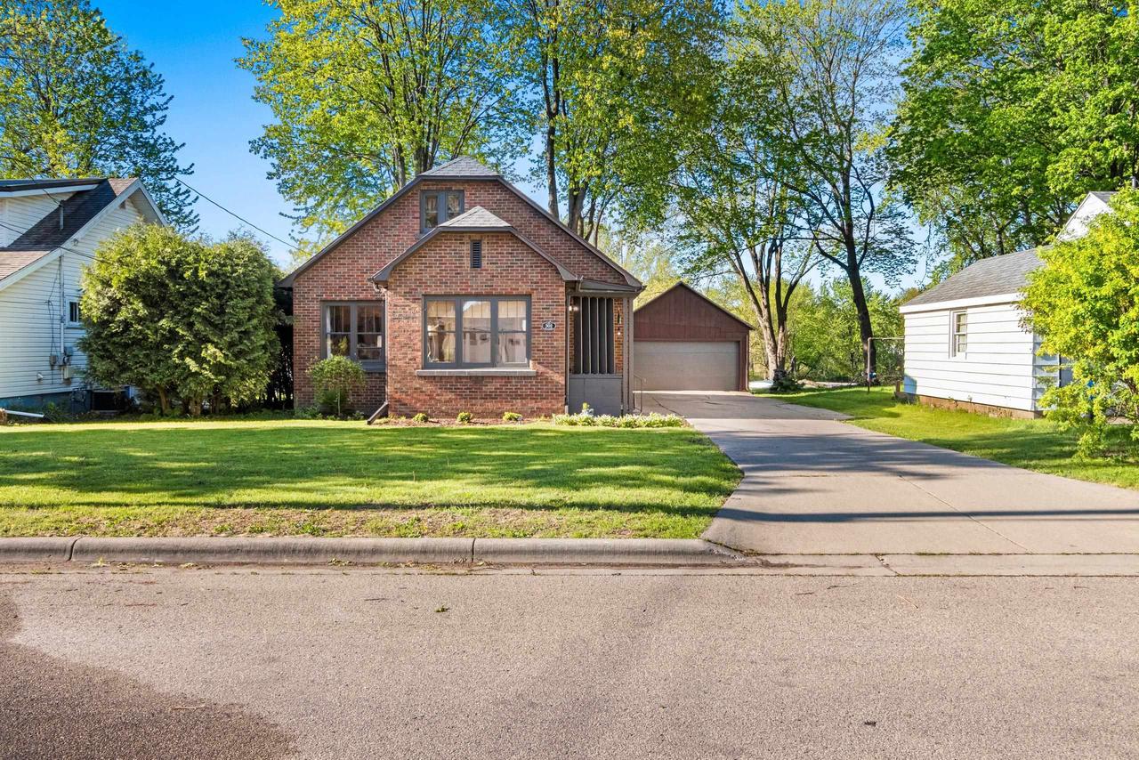 302 RIVER HEIGHTS