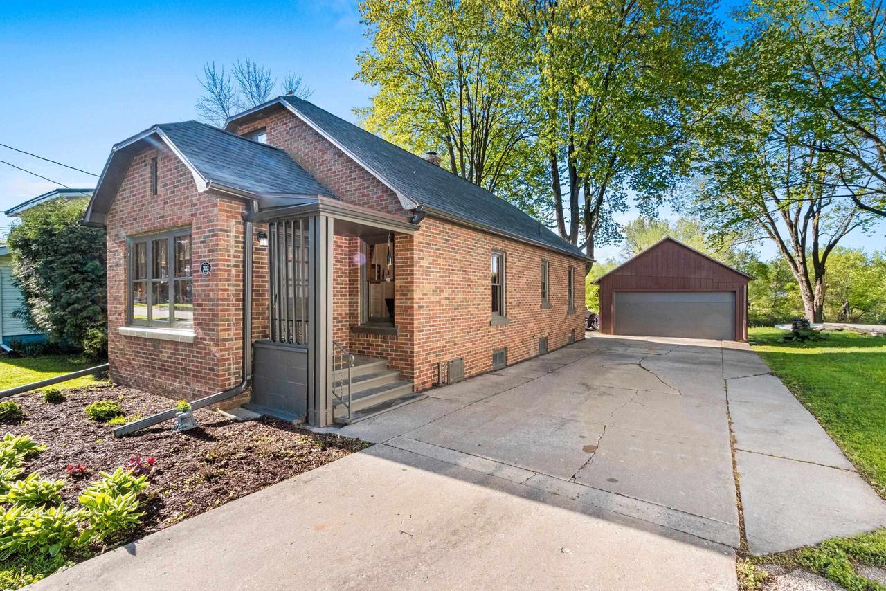 302 RIVER HEIGHTS