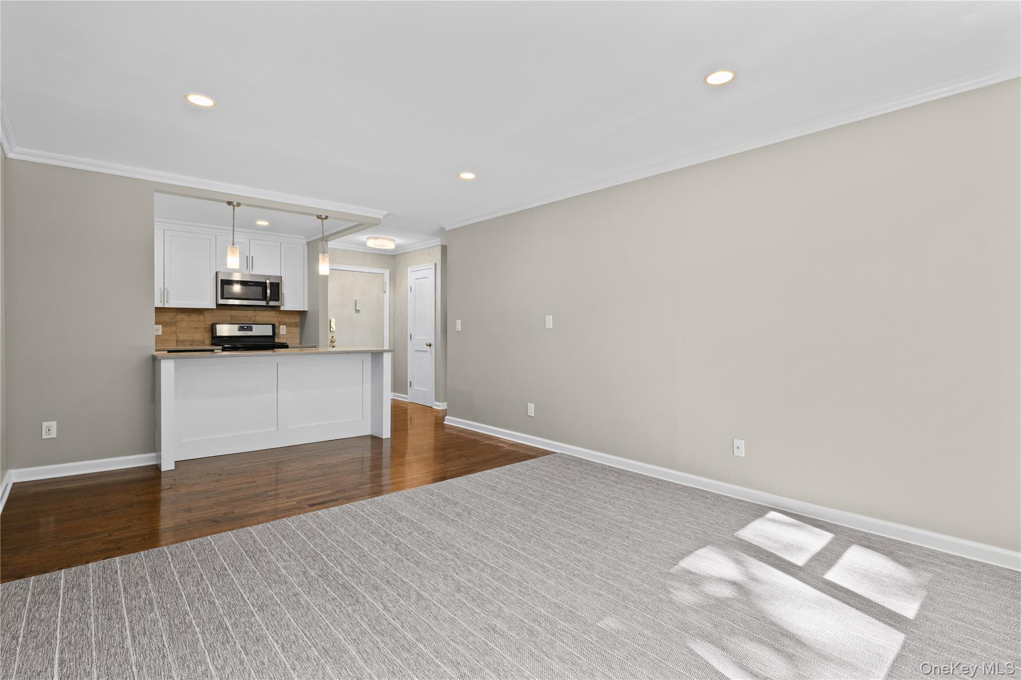 152B N Broadway Unit: 2E