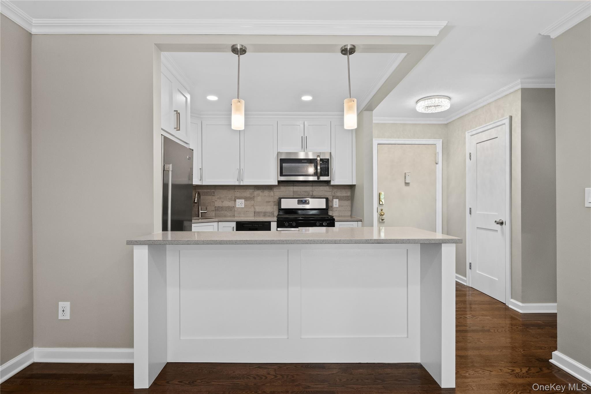 152B N Broadway Unit: 2E