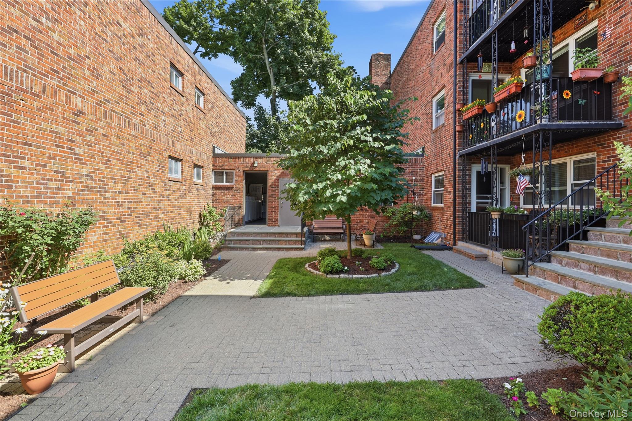 152B N Broadway Unit: 2E