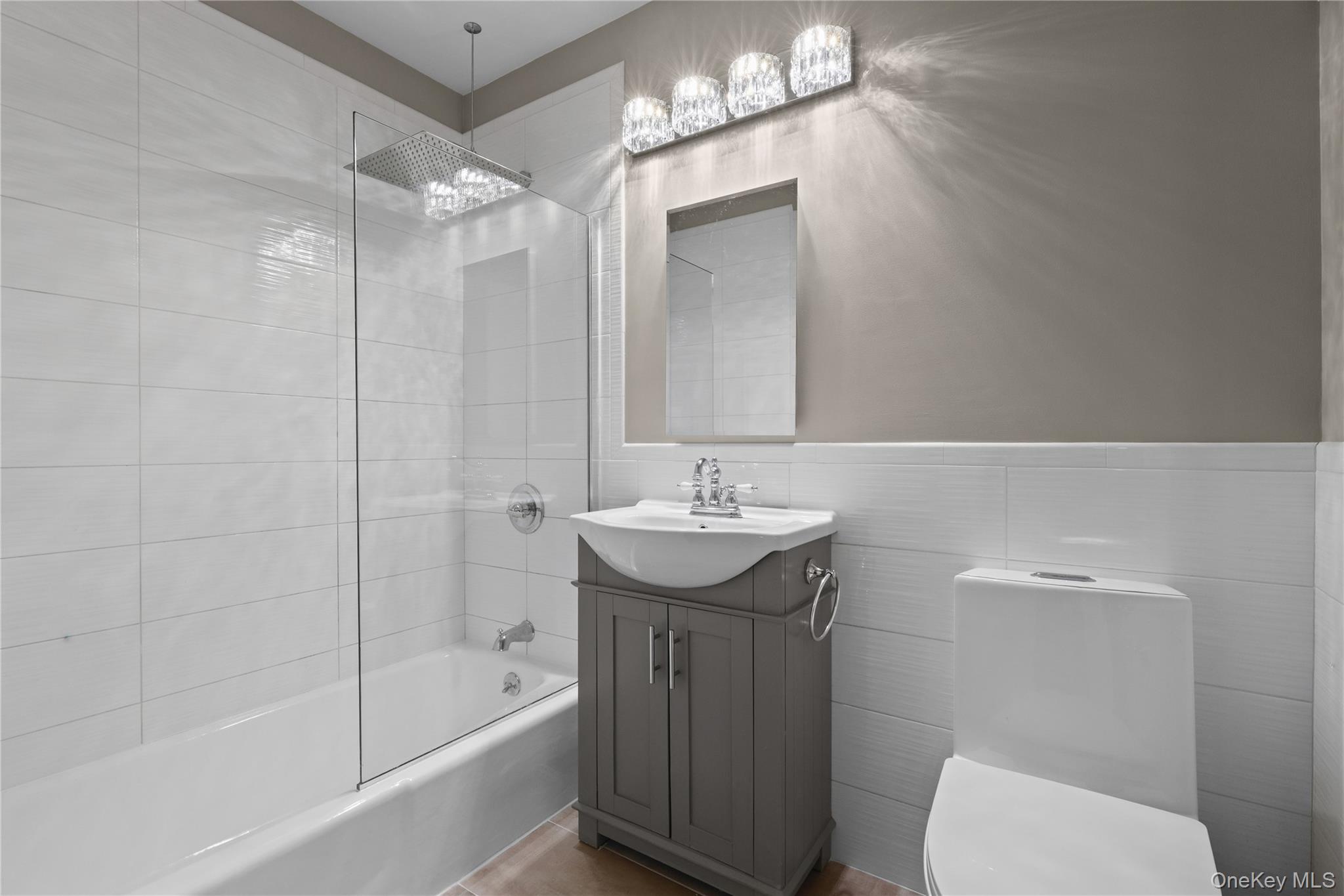 152B N Broadway Unit: 2E