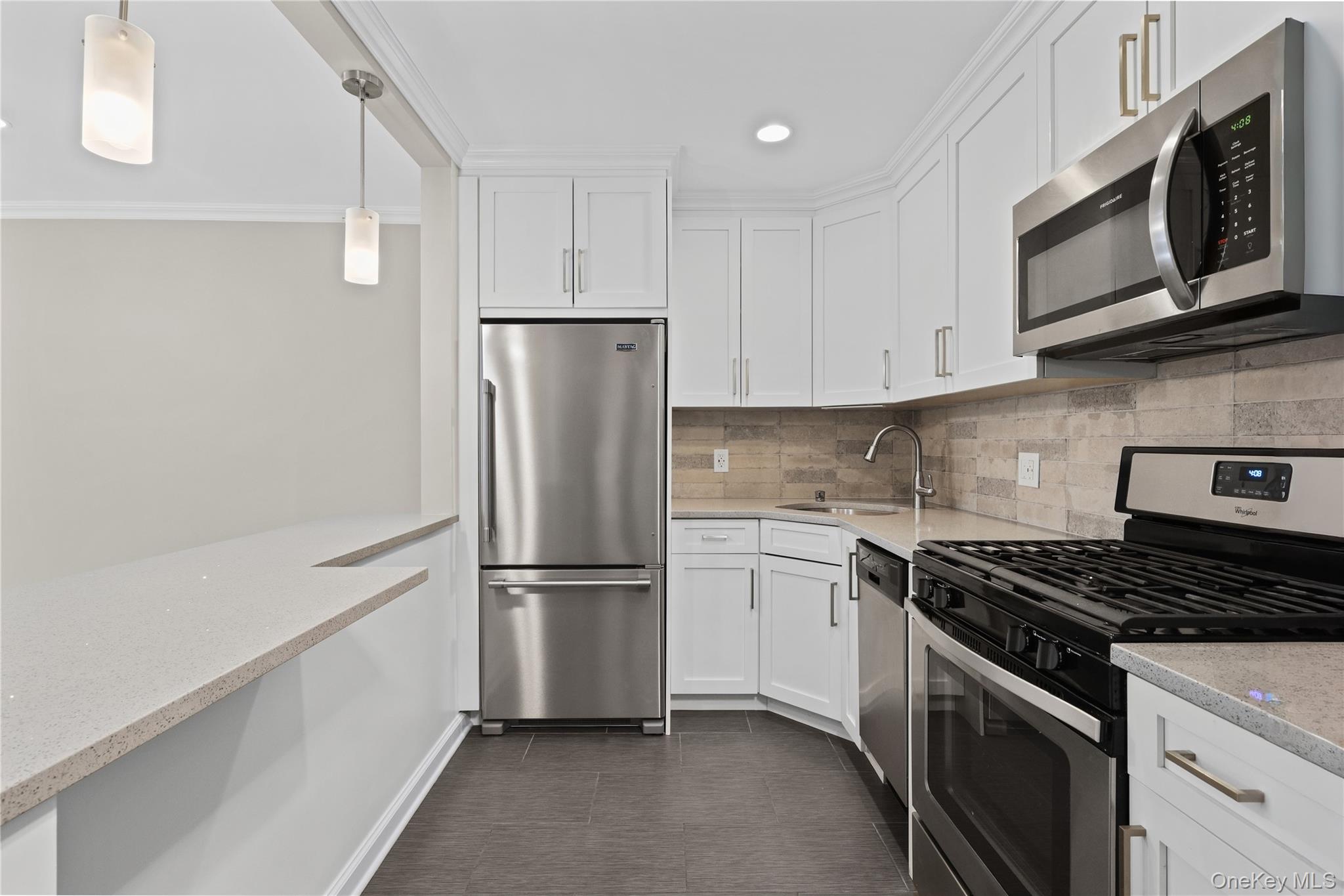 152B N Broadway Unit: 2E