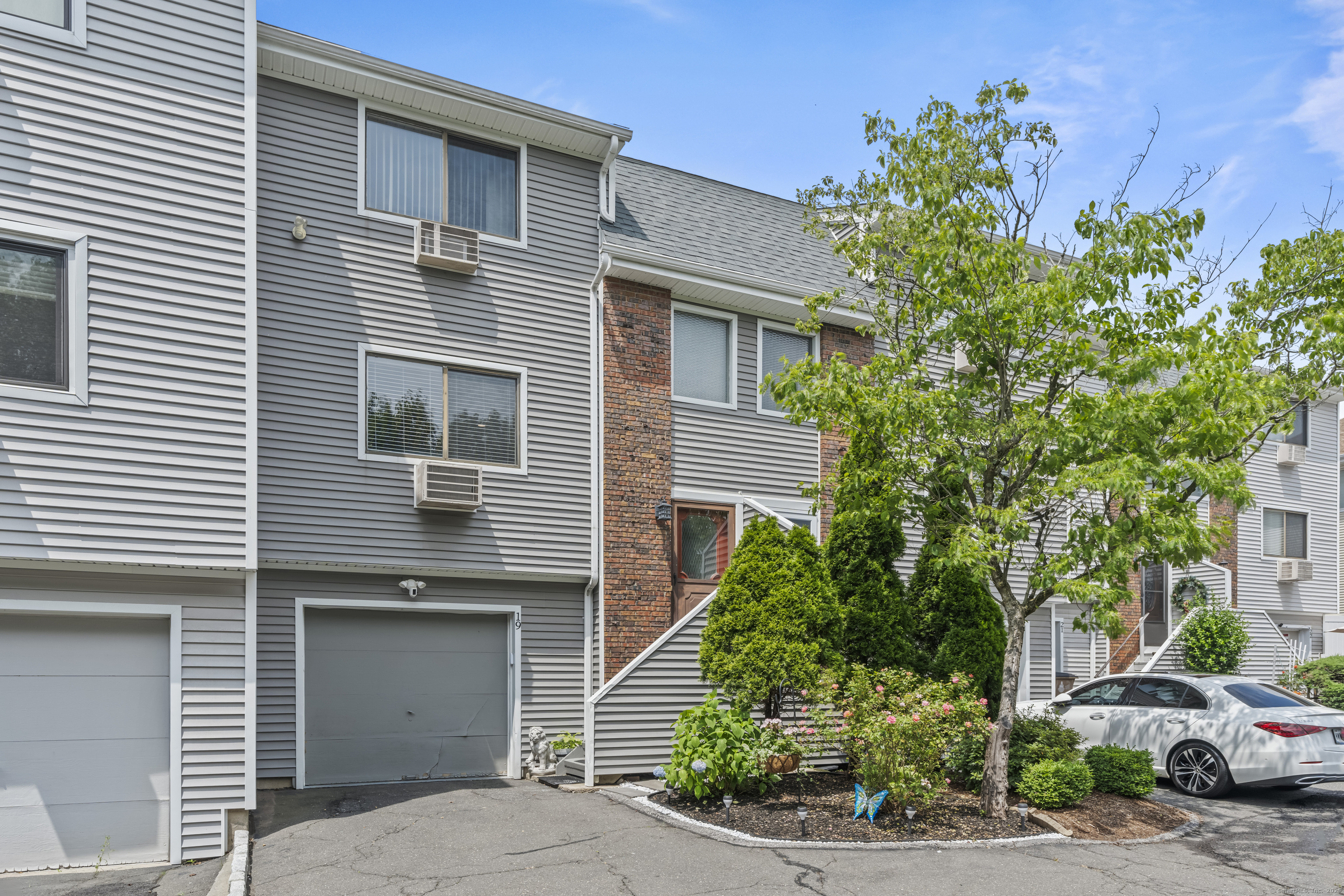 60 Alvord Lane APT 19
