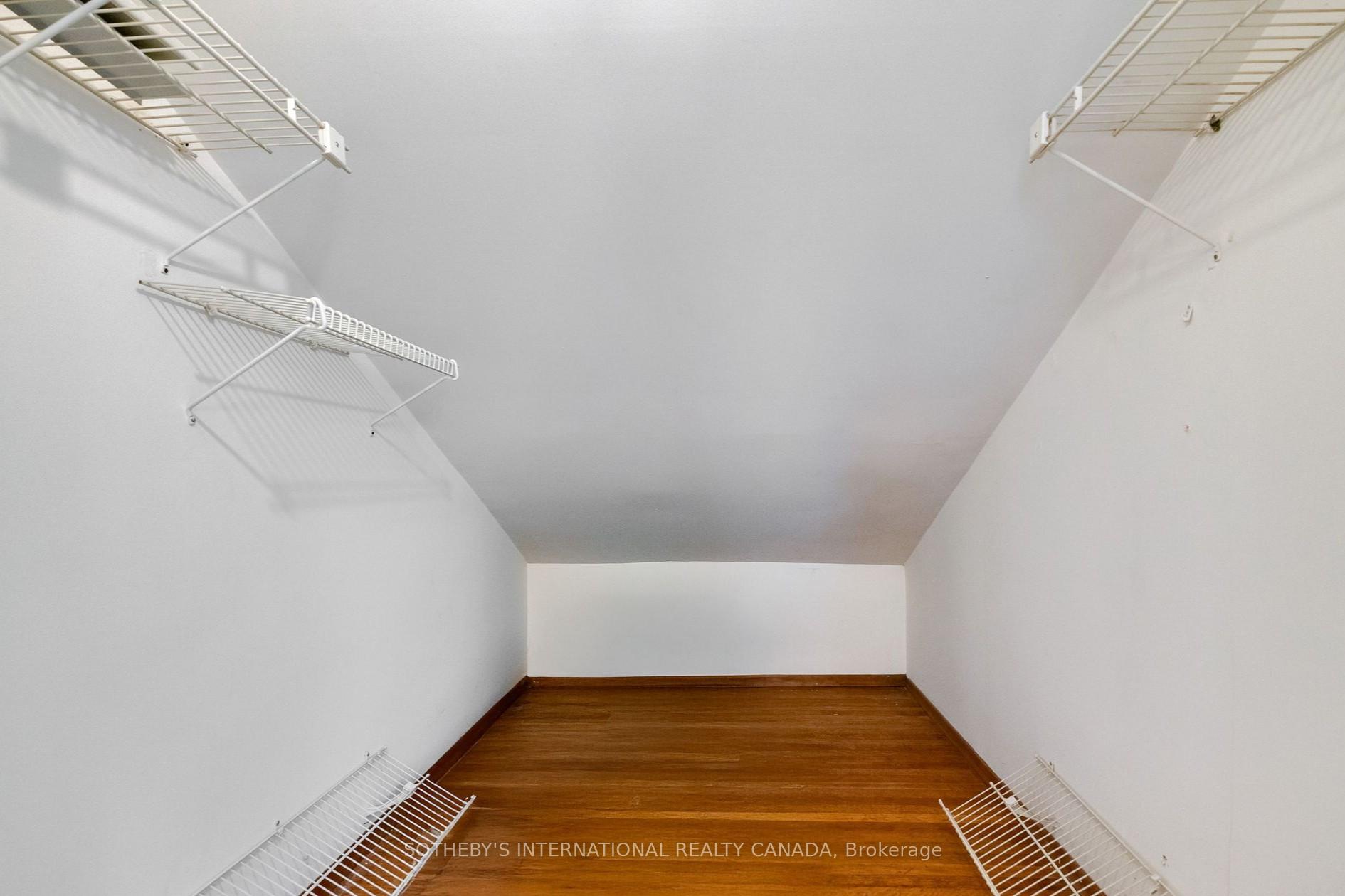 237 Carlton Street, Toronto C08, ON M5A 2L2