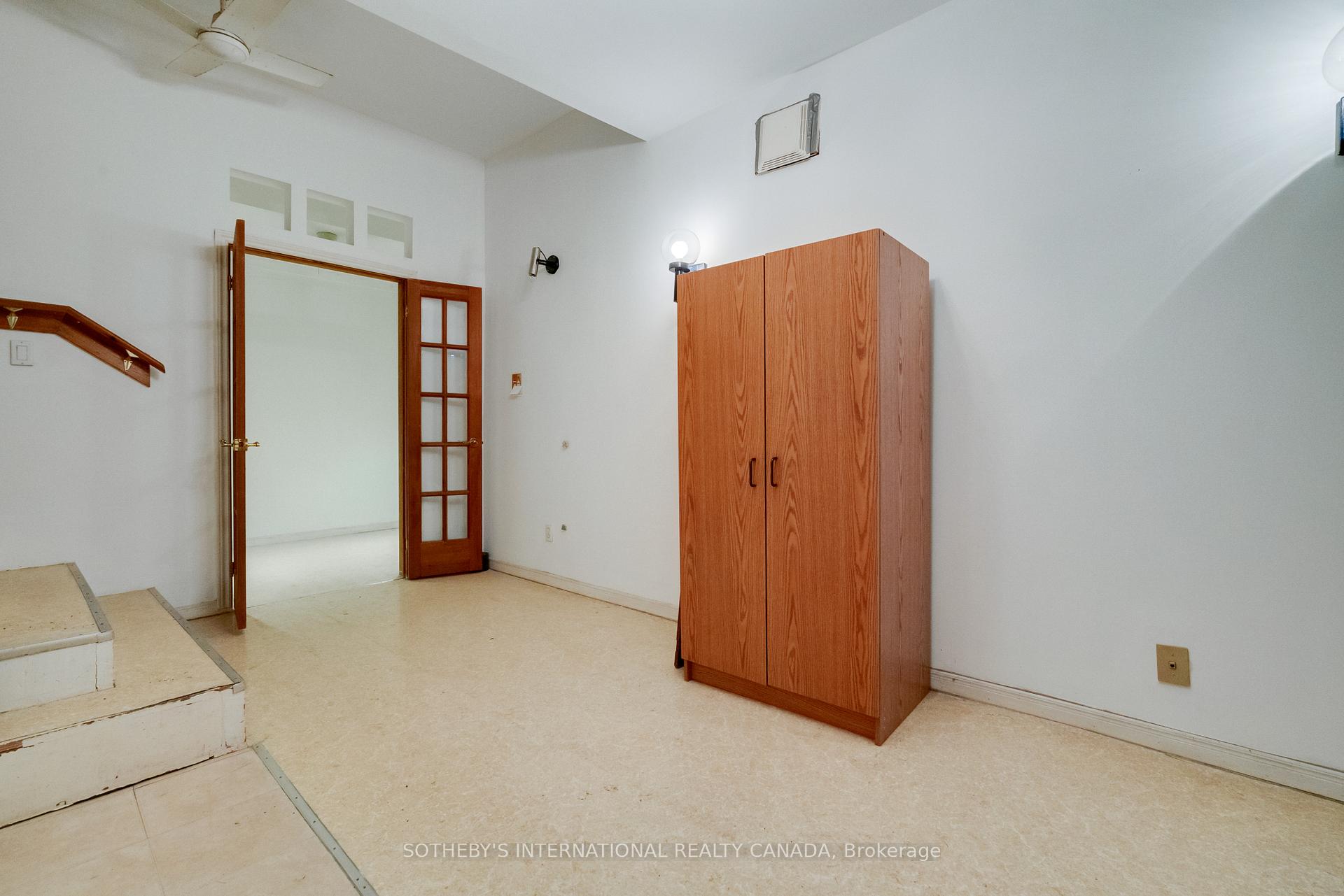 237 Carlton Street, Toronto C08, ON M5A 2L2