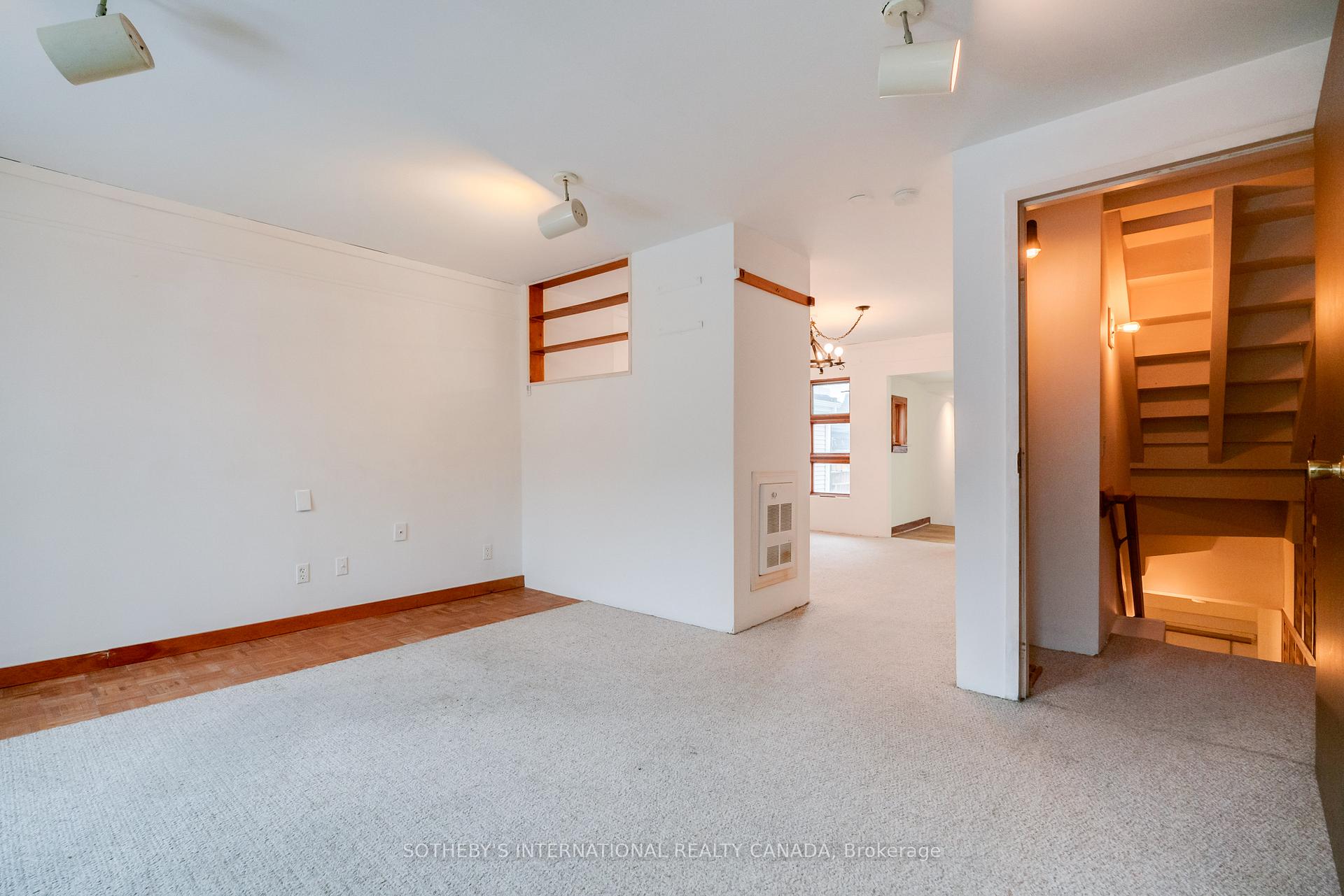 237 Carlton Street, Toronto C08, ON M5A 2L2