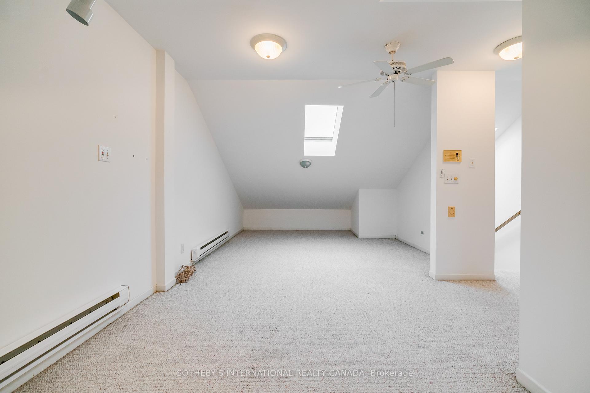 237 Carlton Street, Toronto C08, ON M5A 2L2