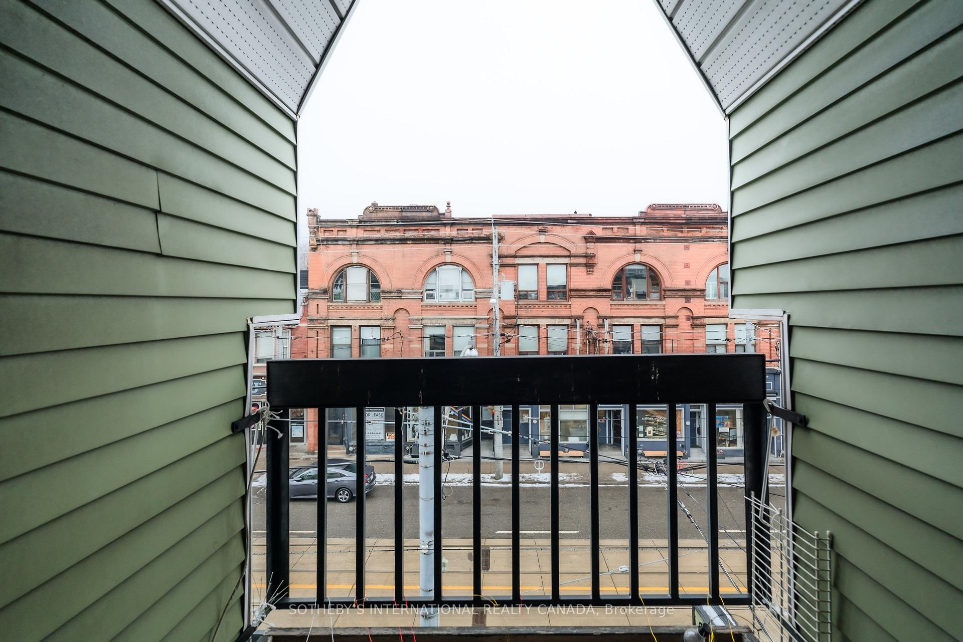 237 Carlton Street, Toronto C08, ON M5A 2L2