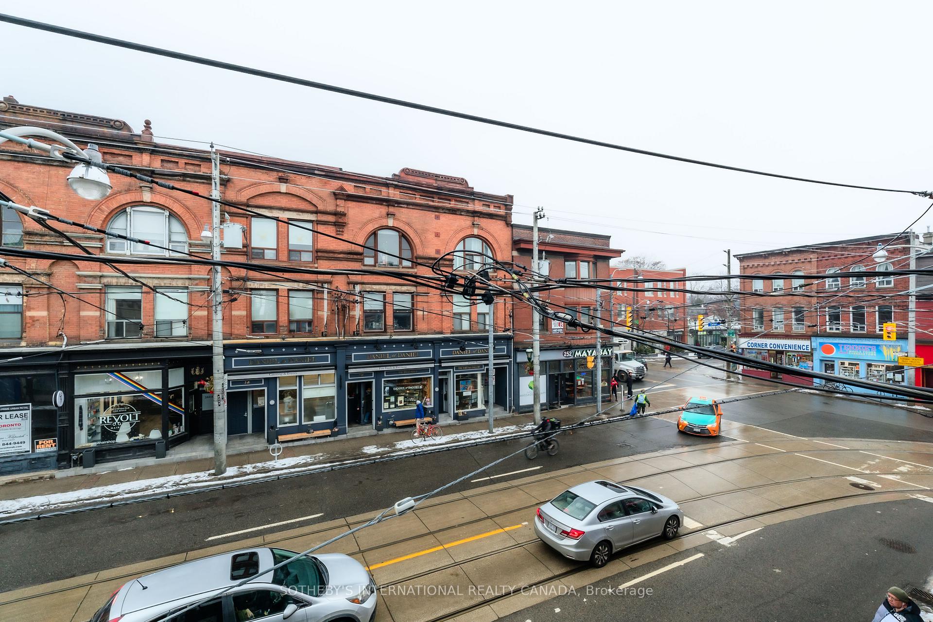 237 Carlton Street, Toronto C08, ON M5A 2L2