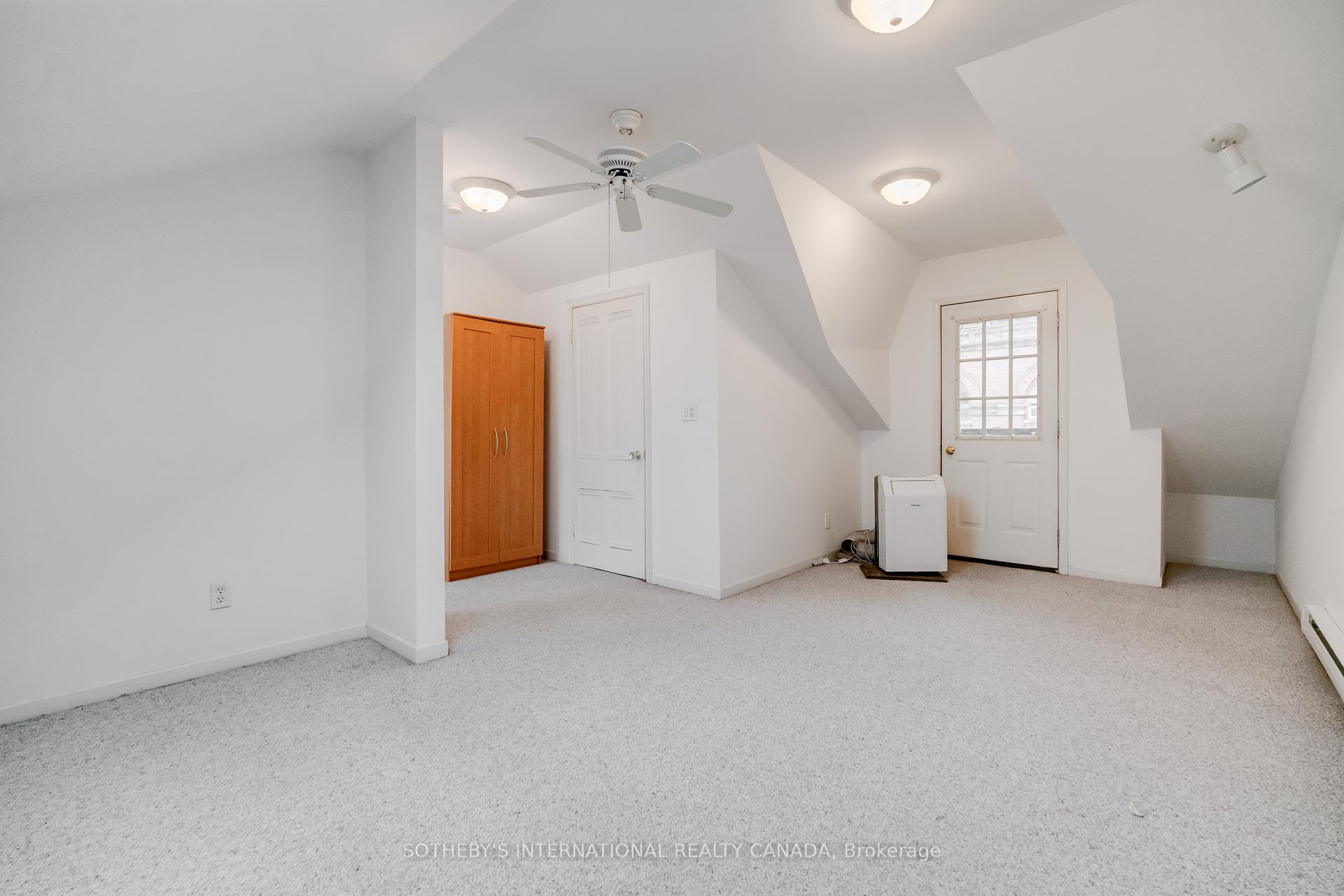 237 Carlton Street, Toronto C08, ON M5A 2L2