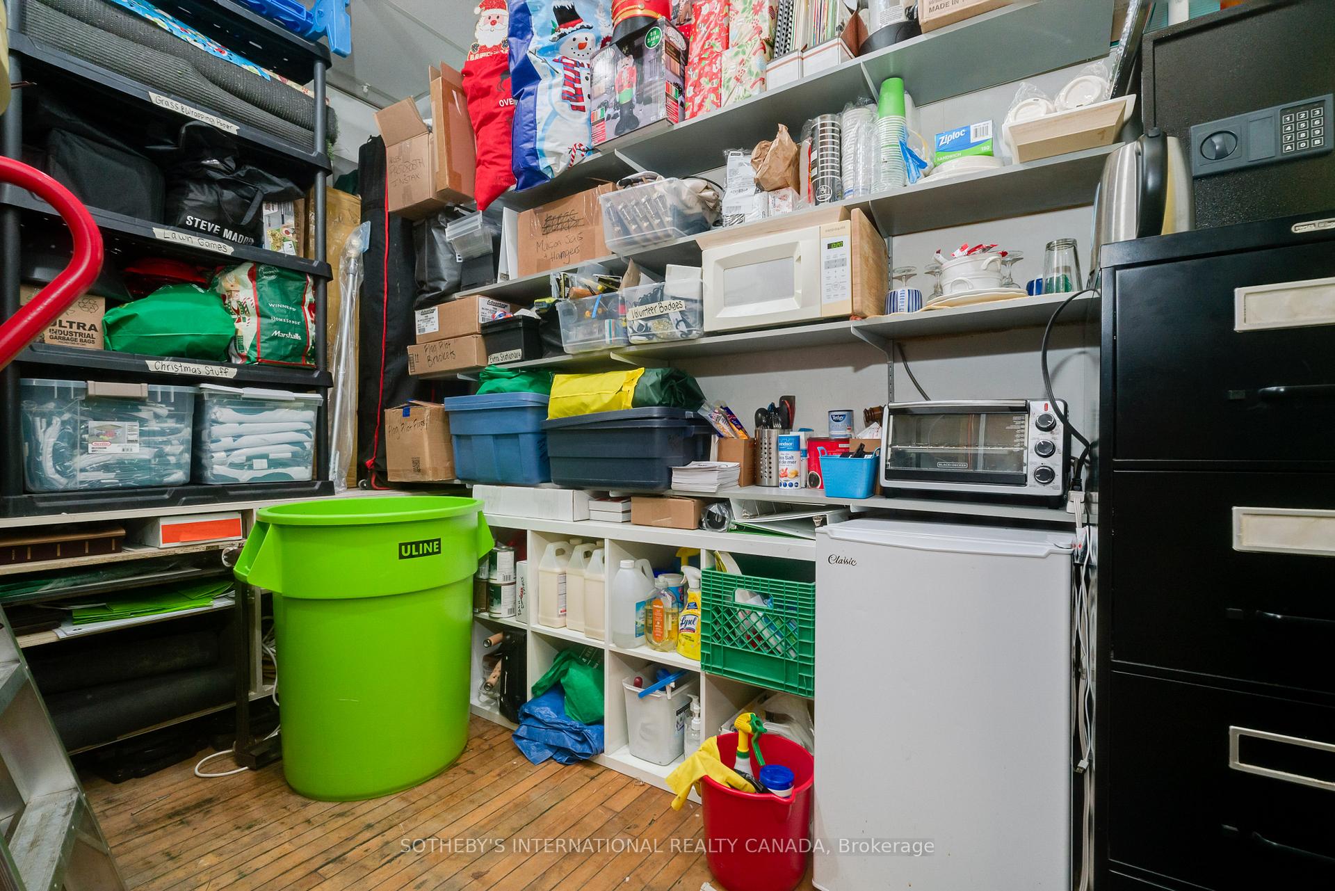 237 Carlton Street, Toronto C08, ON M5A 2L2