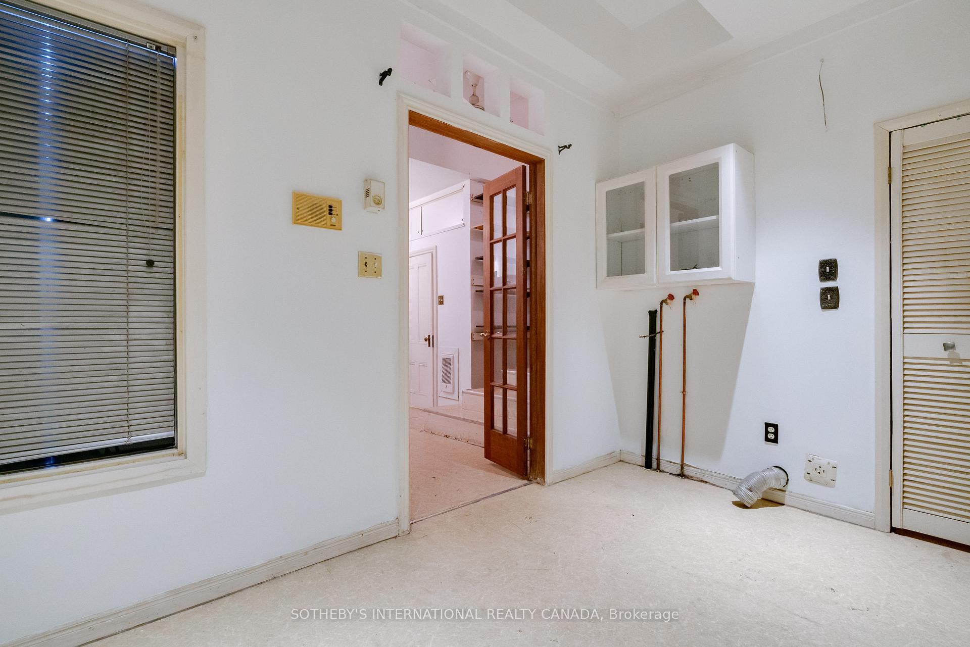 237 Carlton Street, Toronto C08, ON M5A 2L2