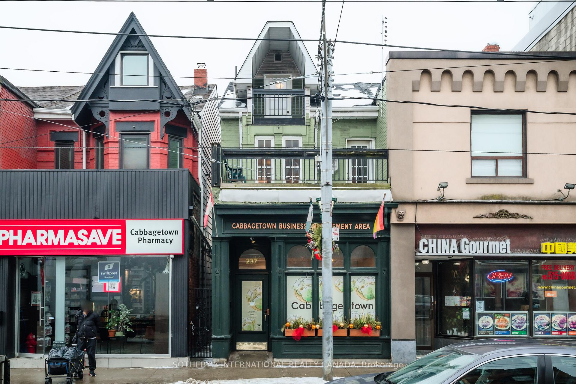 237 Carlton Street, Toronto C08, ON M5A 2L2