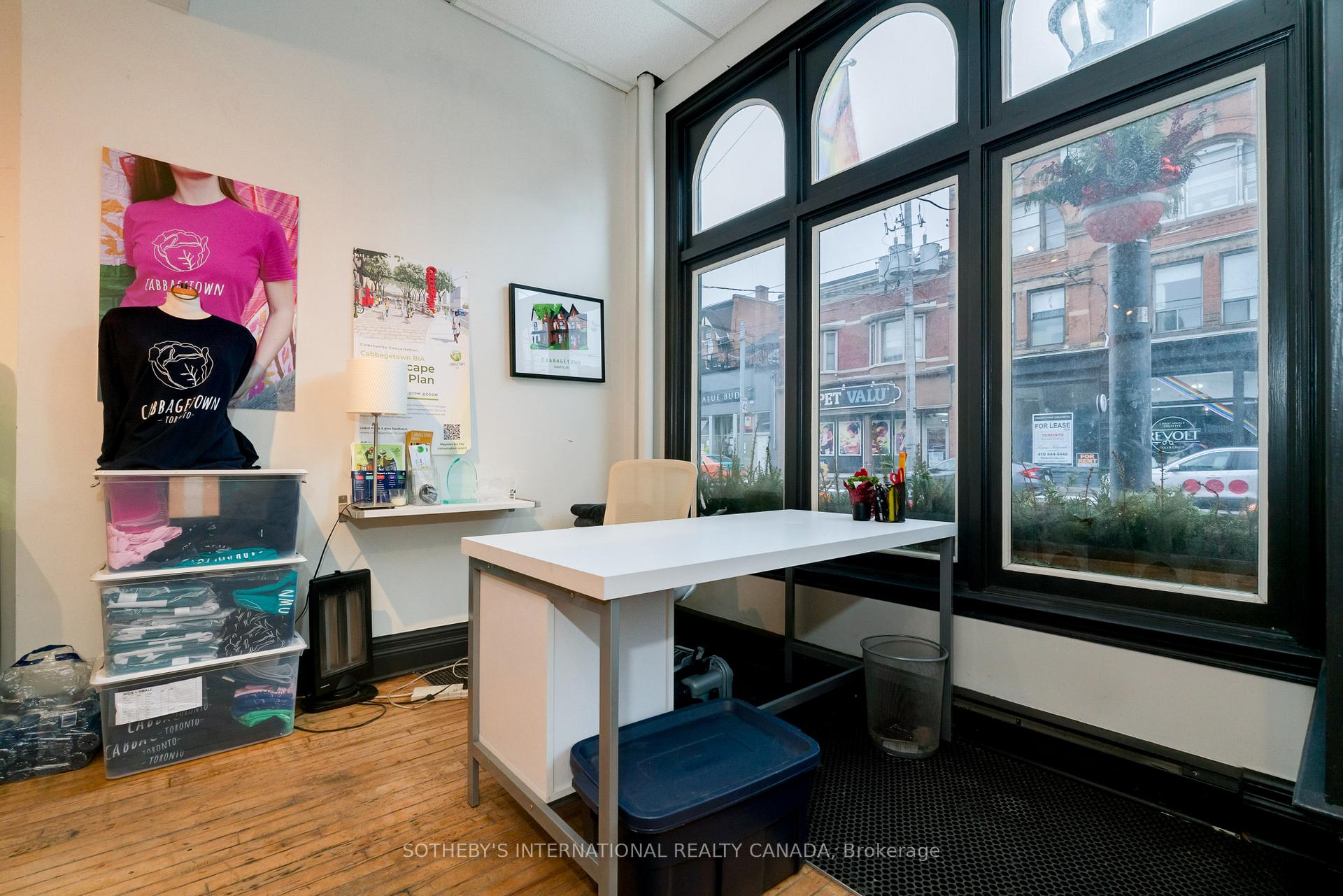 237 Carlton Street, Toronto C08, ON M5A 2L2