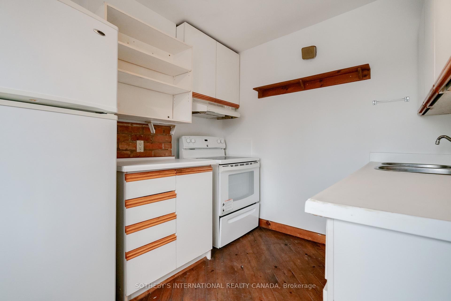 237 Carlton Street, Toronto C08, ON M5A 2L2