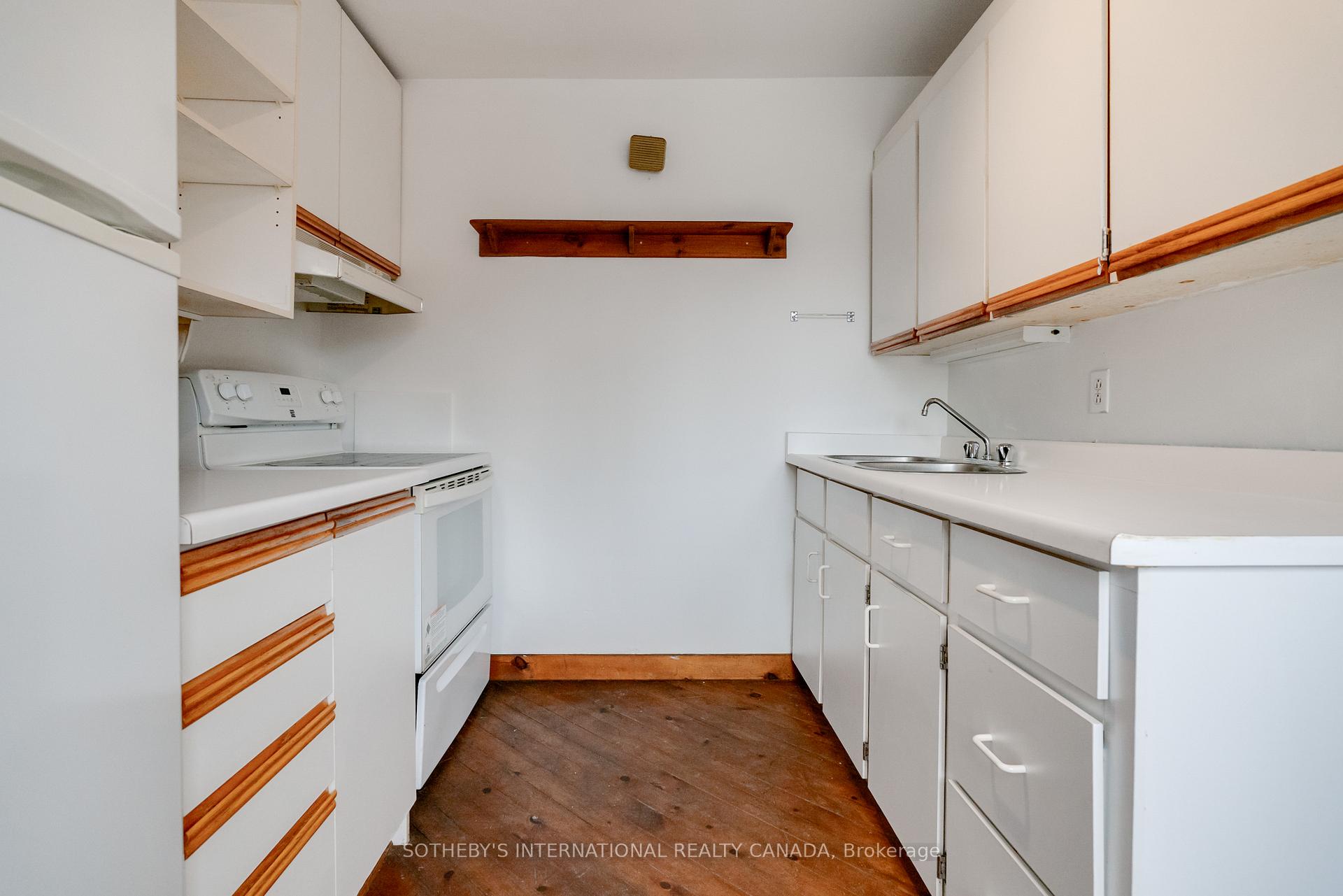 237 Carlton Street, Toronto C08, ON M5A 2L2