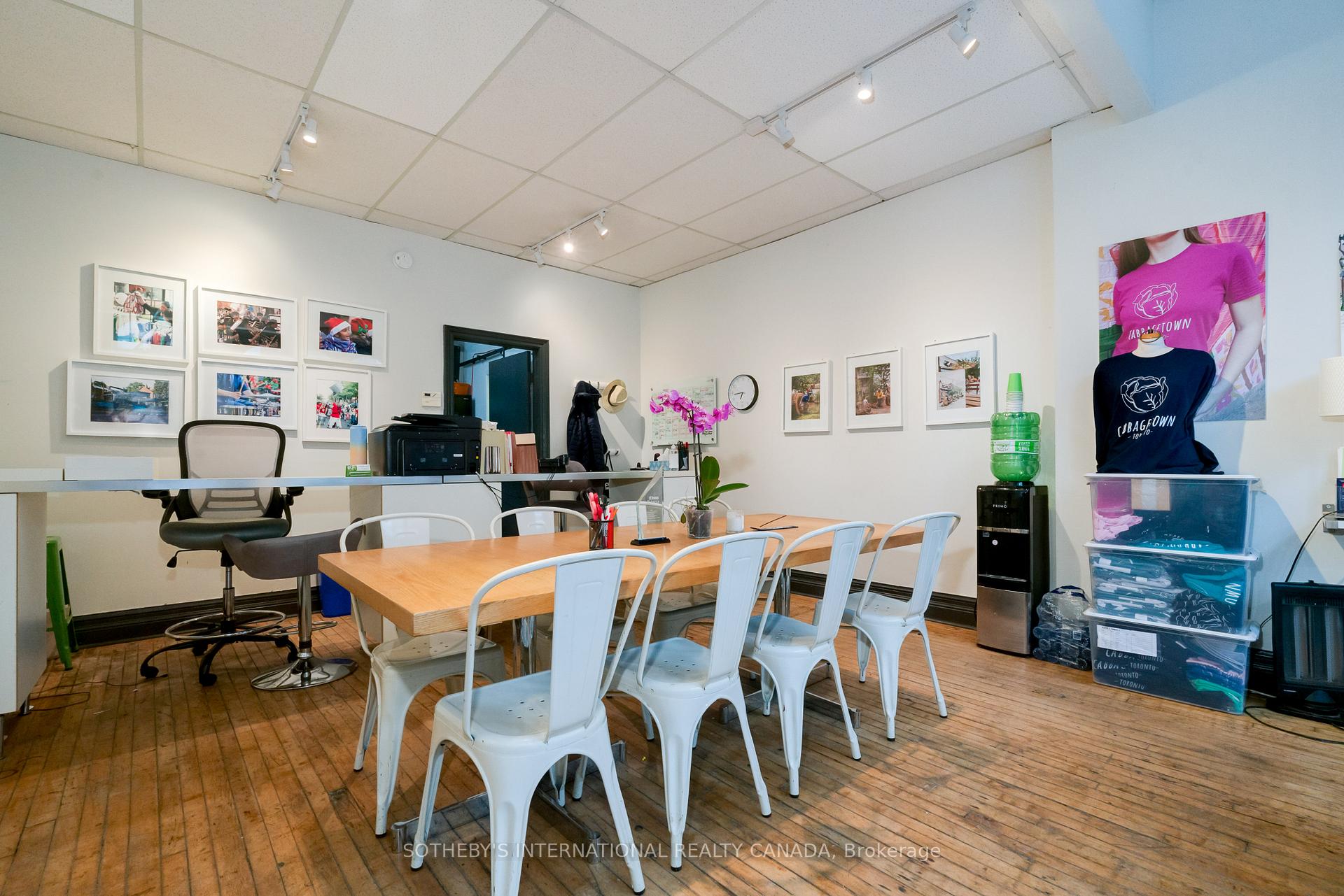 237 Carlton Street, Toronto C08, ON M5A 2L2