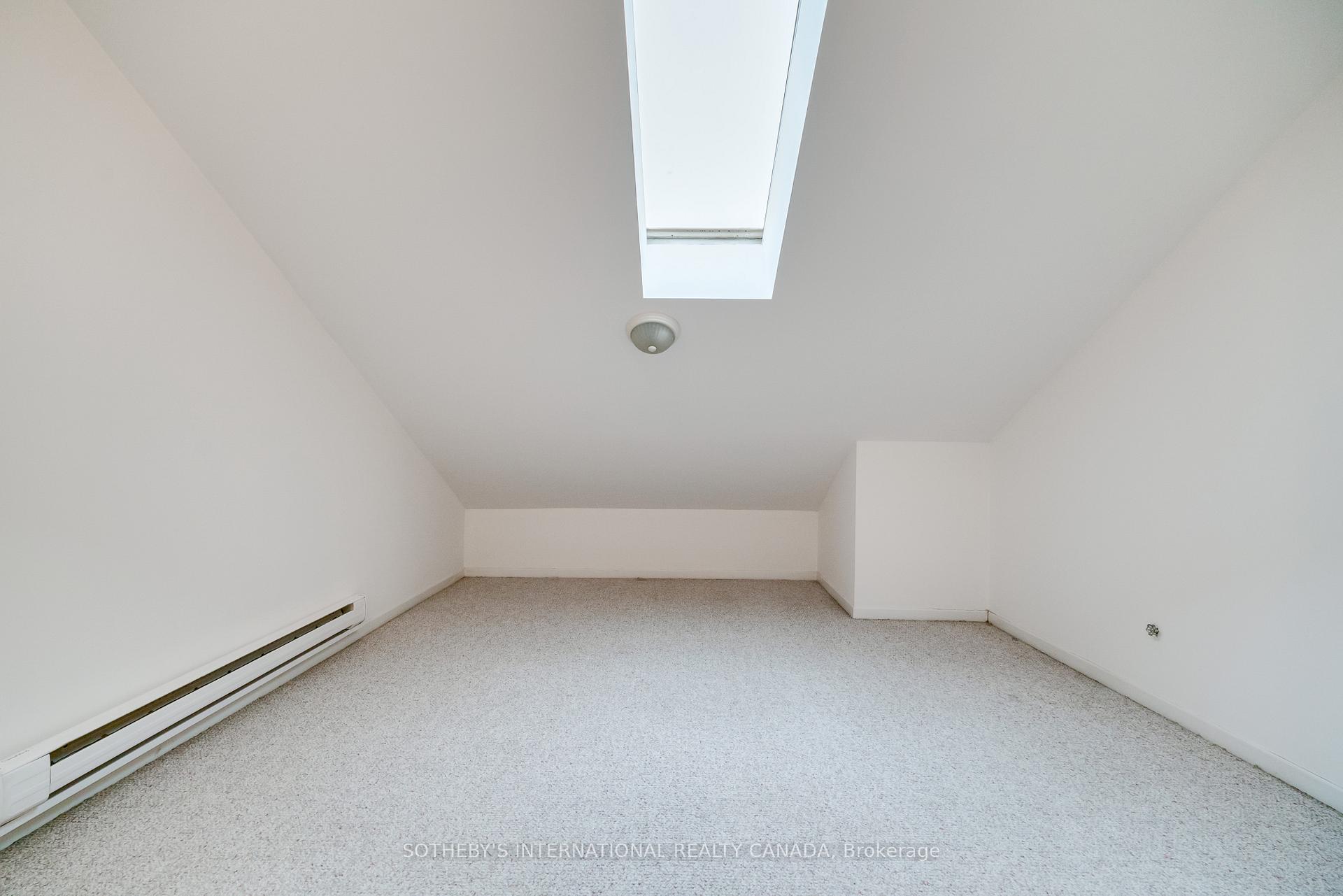 237 Carlton Street, Toronto C08, ON M5A 2L2