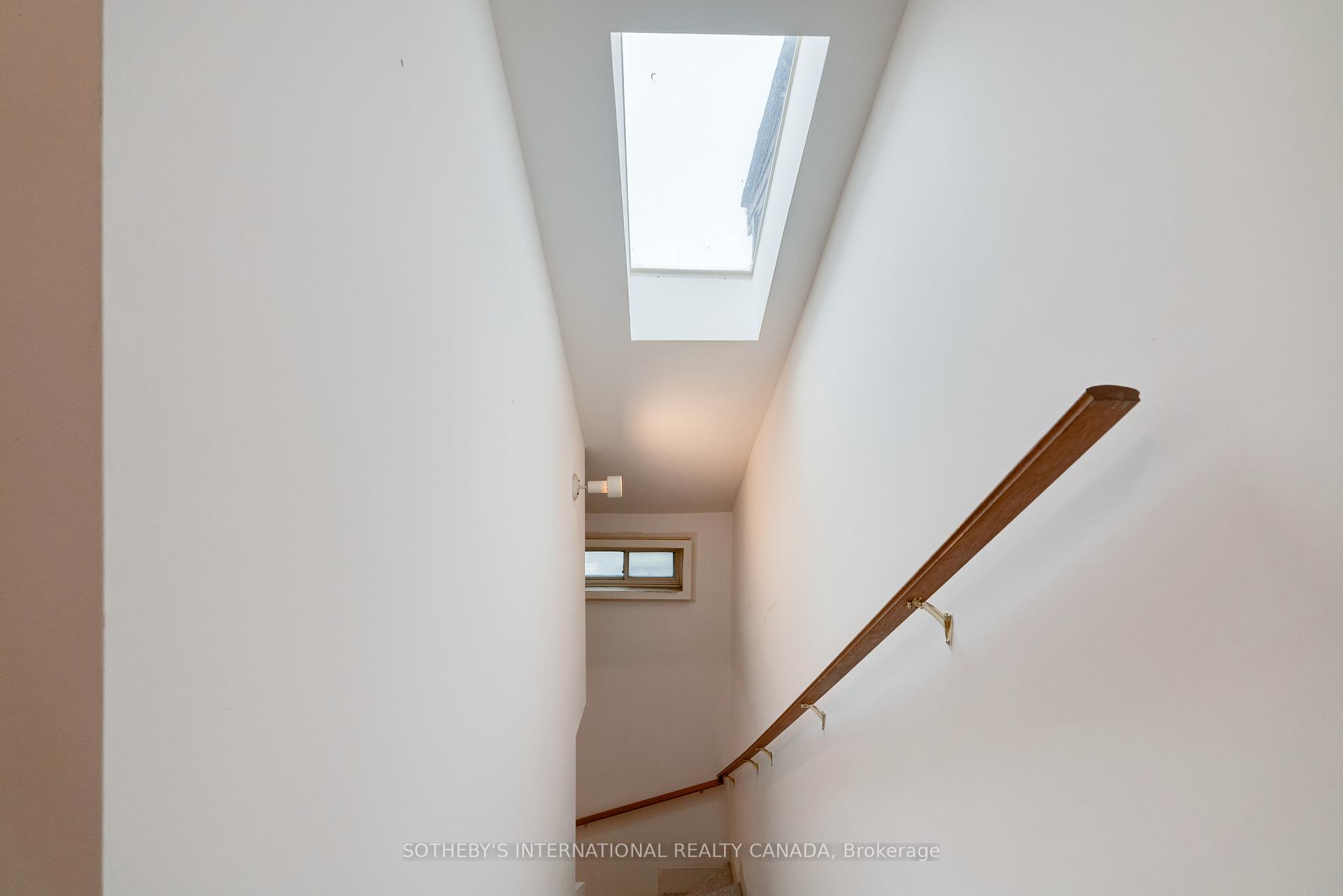 237 Carlton Street, Toronto C08, ON M5A 2L2