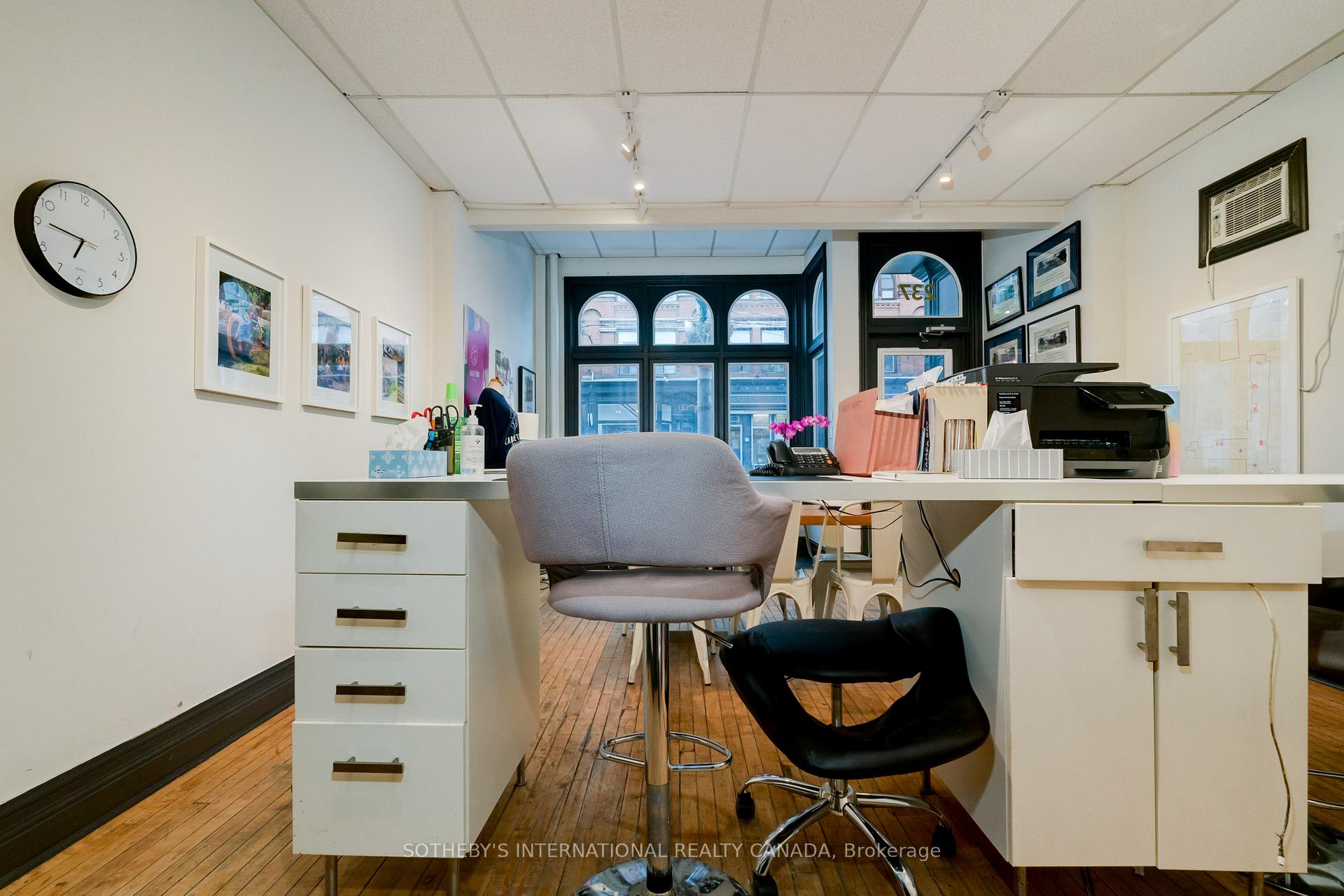 237 Carlton Street, Toronto C08, ON M5A 2L2