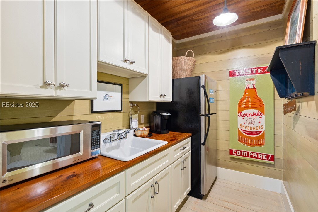 16 John Cochran Circle