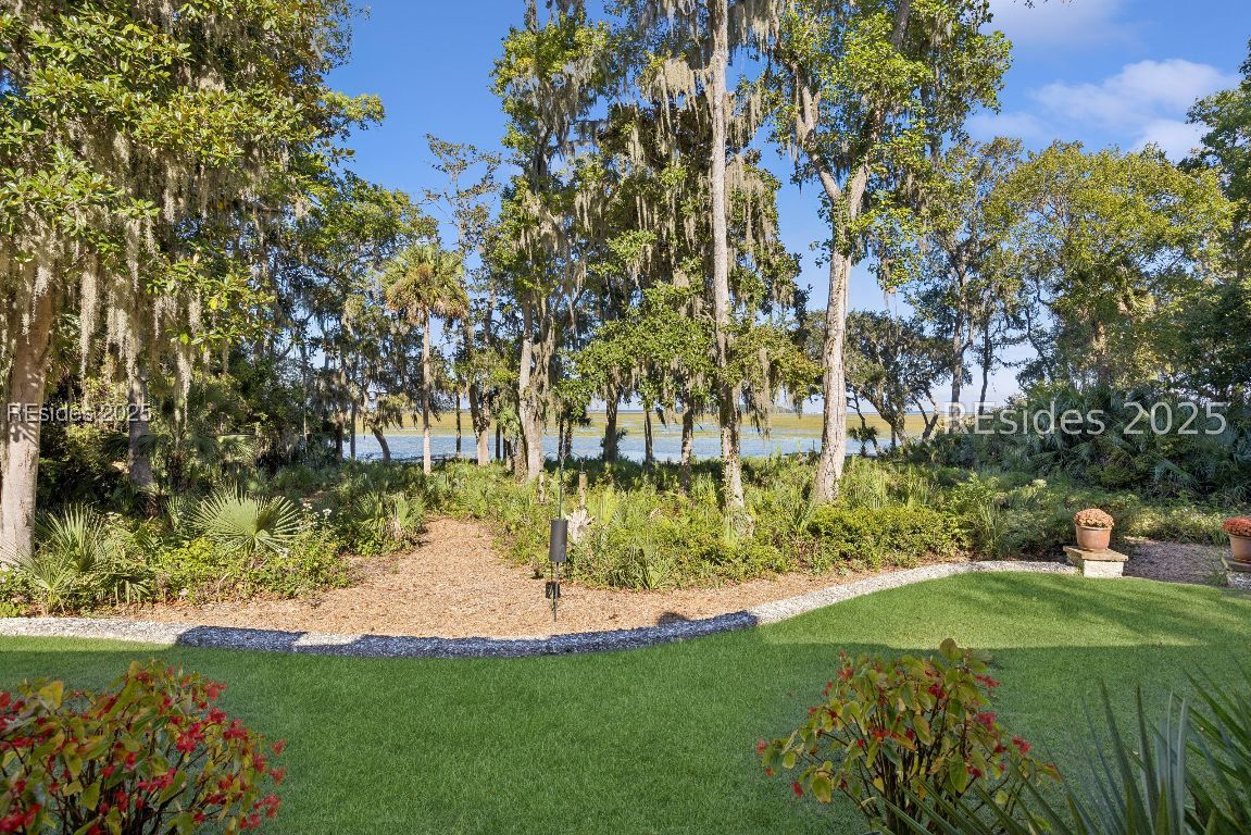 16 Live Oak Forest