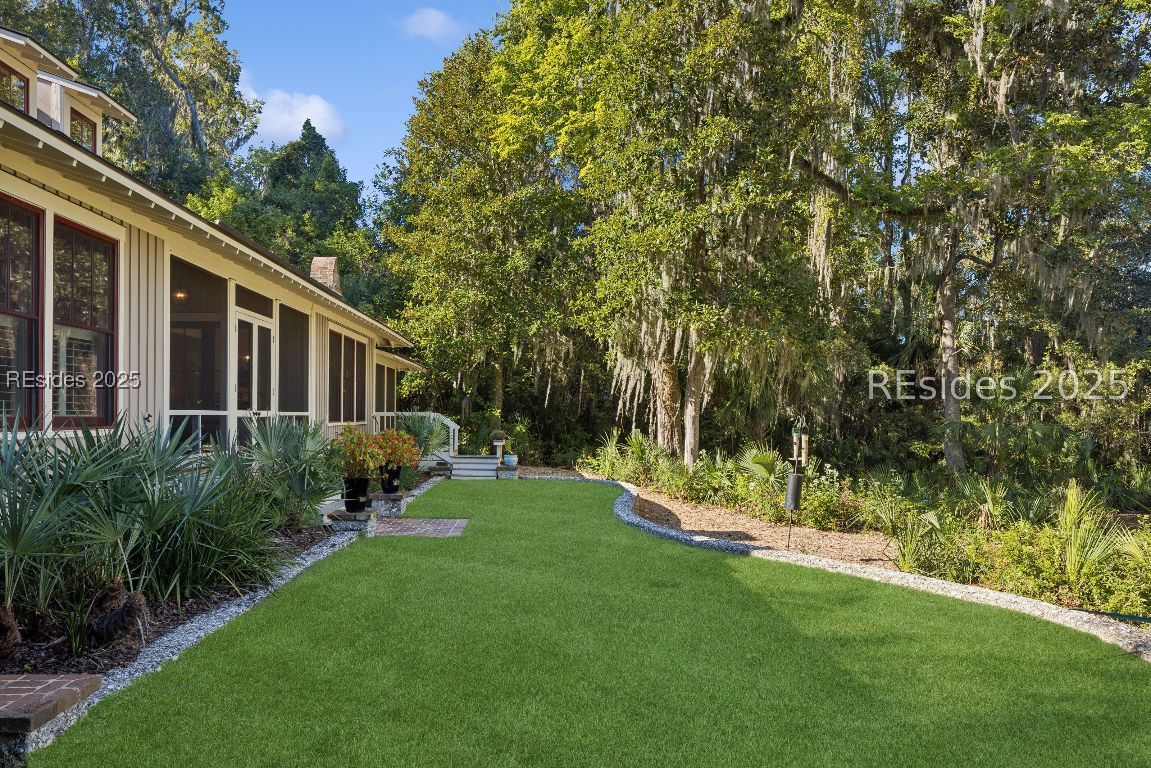 16 Live Oak Forest