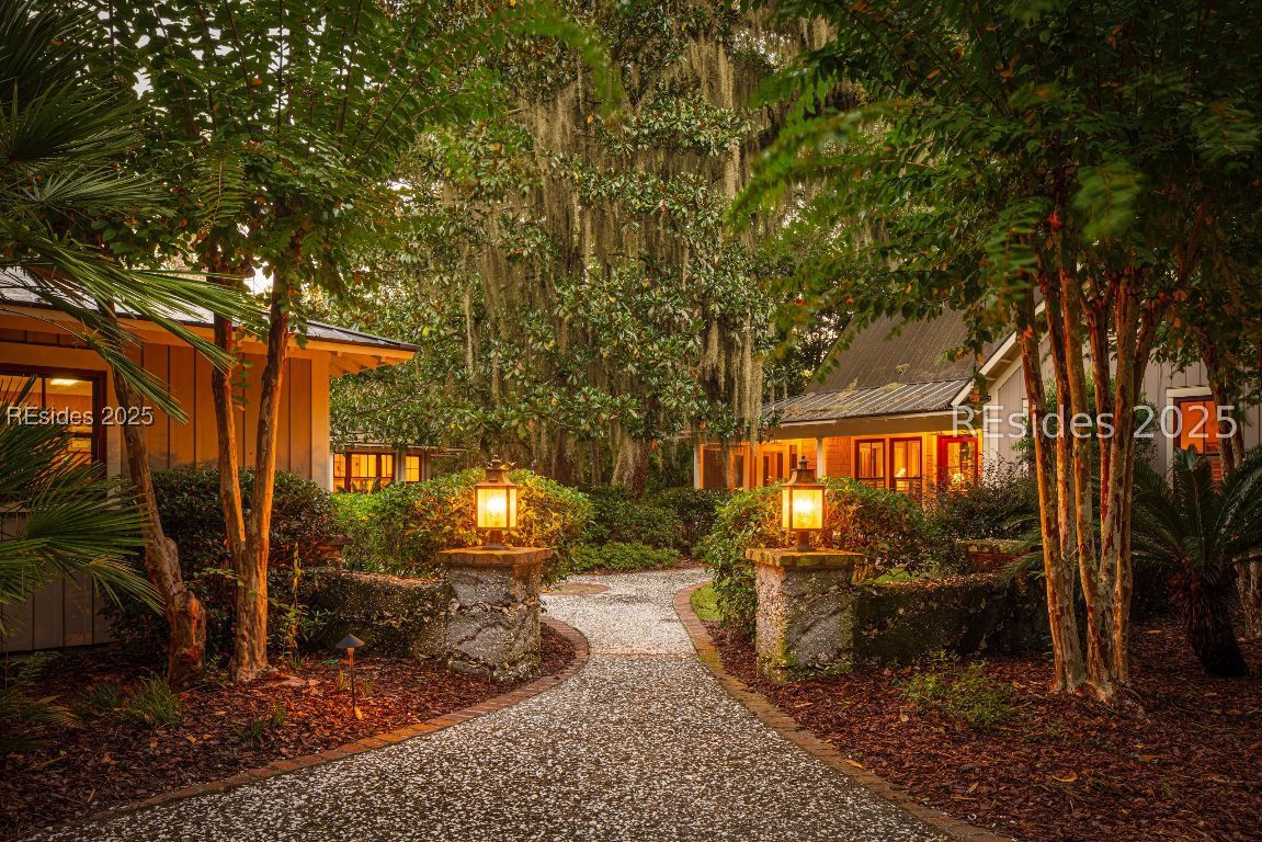 16 Live Oak Forest