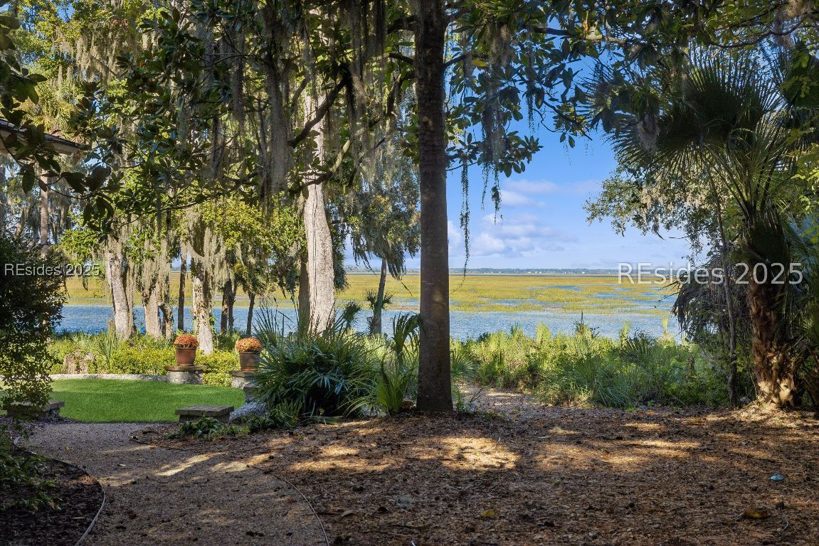 16 Live Oak Forest
