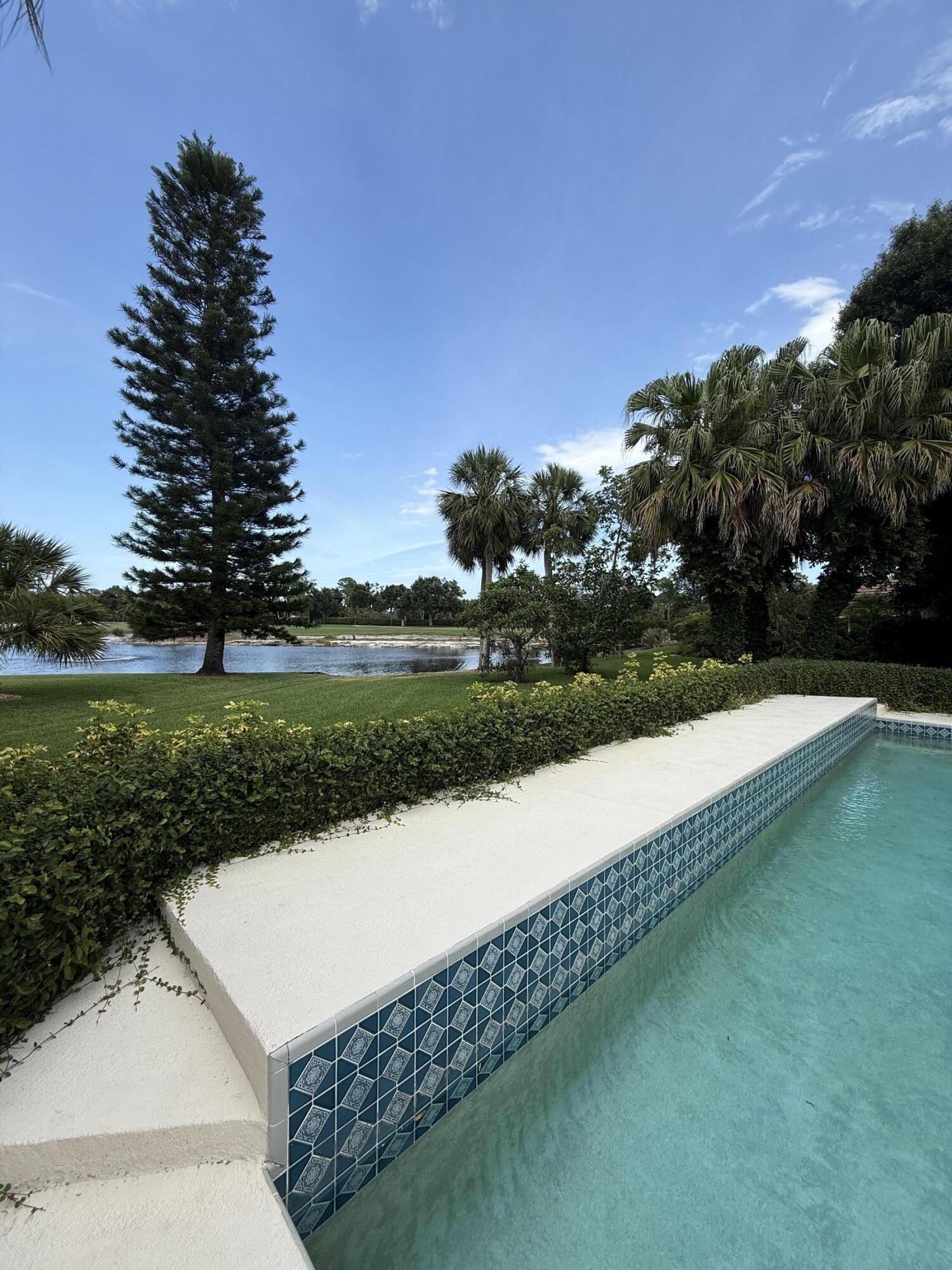 4381 SW Parkgate Boulevard