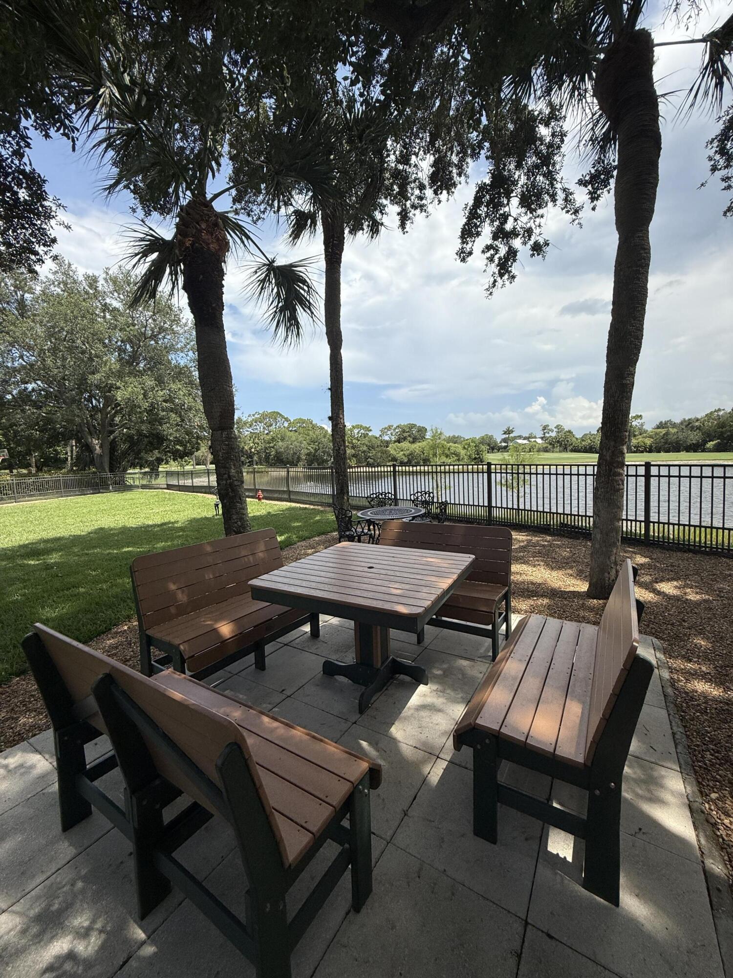 4381 SW Parkgate Boulevard